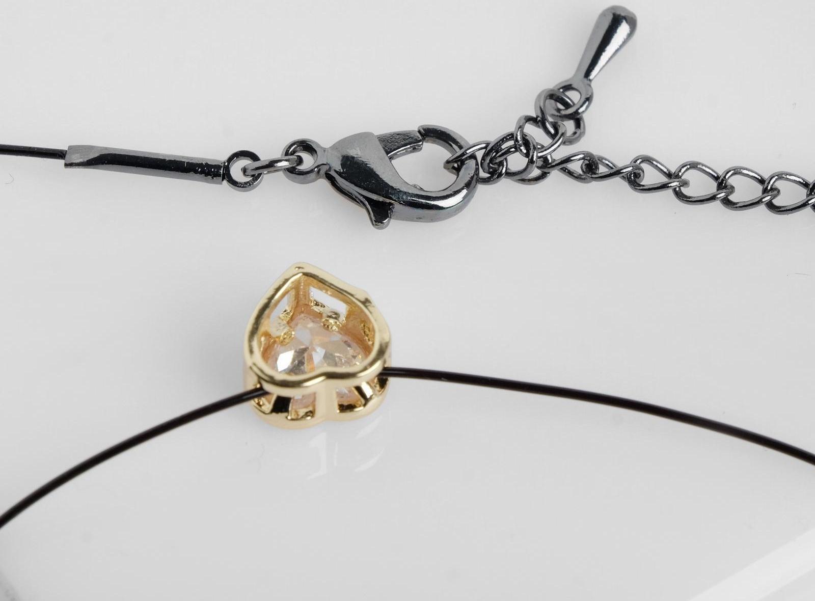 Кулон на шнурке 