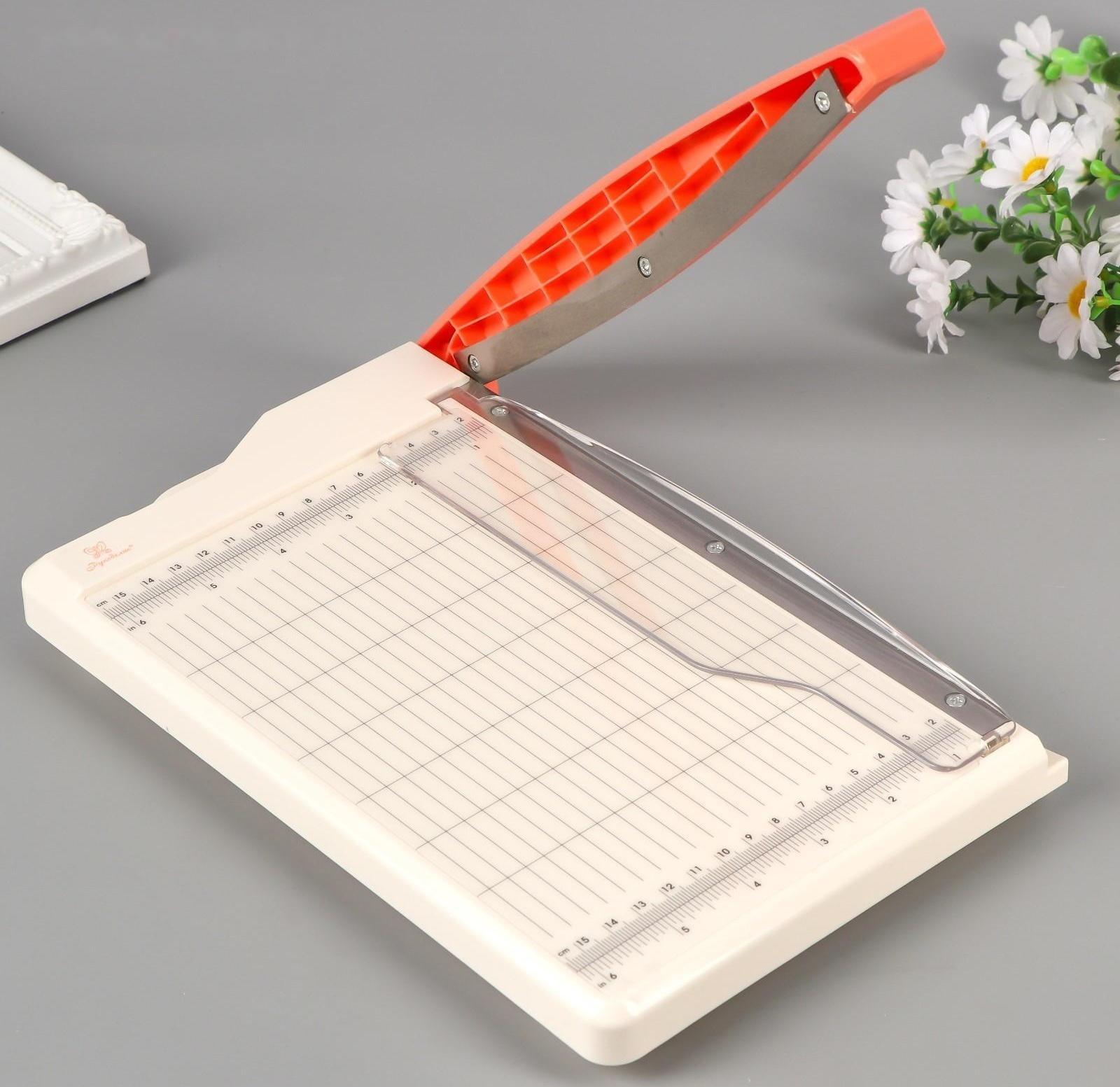 Резак для бумаги гильотинный “Рукоделие” 22см