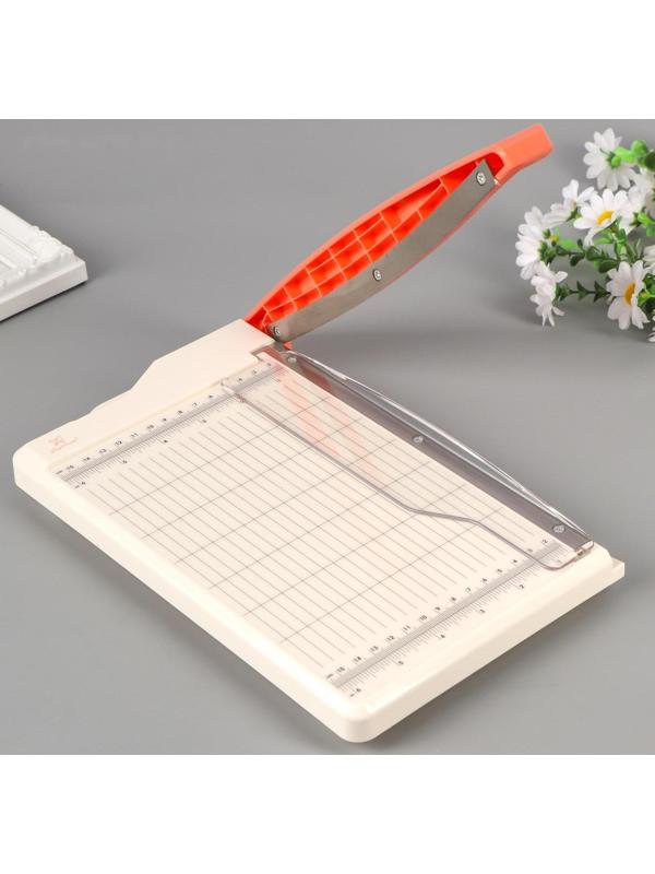 Резак для бумаги гильотинный “Рукоделие” 22см