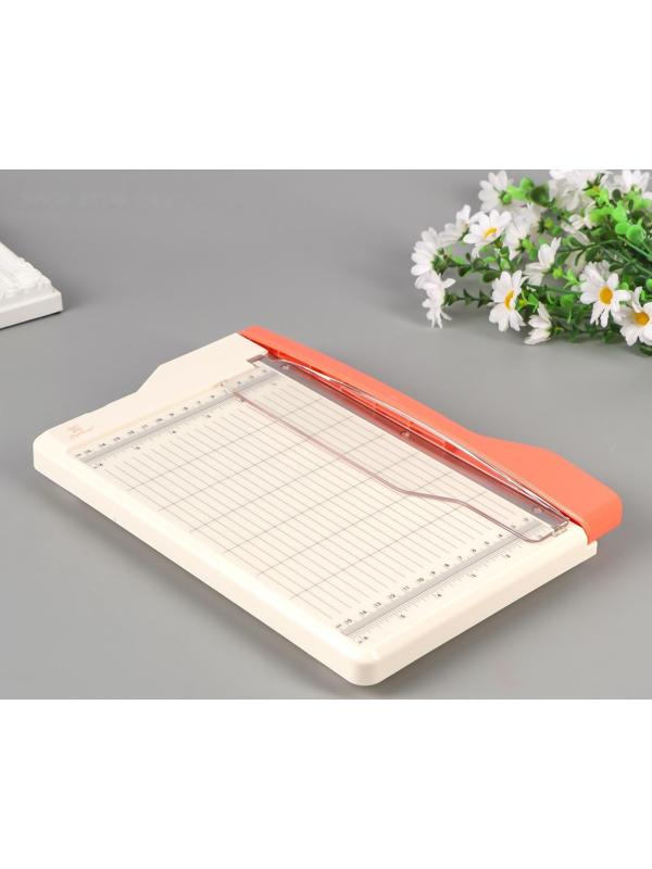 Резак для бумаги гильотинный “Рукоделие” 22см