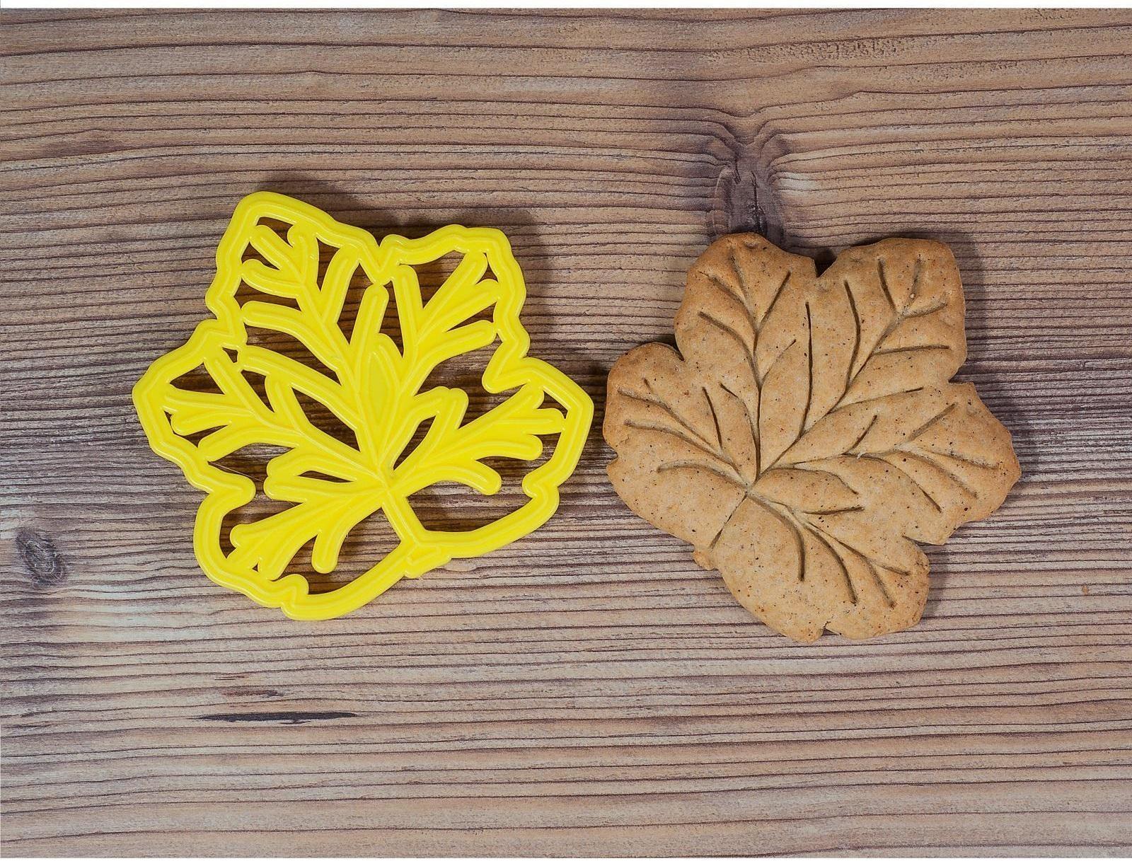 Форма для вырезки теста «Листочек», цвет жёлтый