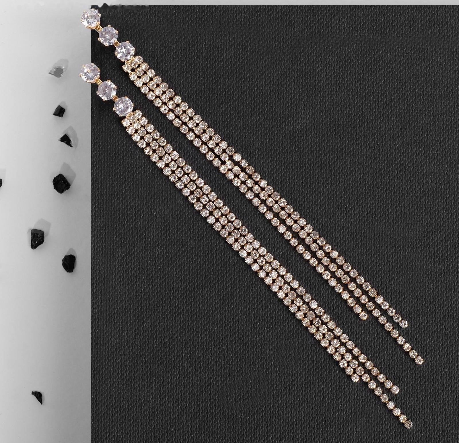 Серьги висячие со стразами 