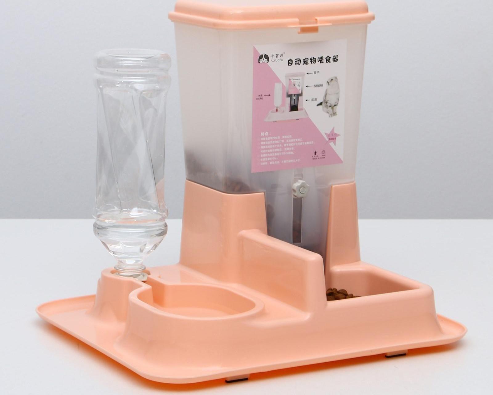 Комплекс: контейнер для корма 38х22х34 см (1,5 кг), съемная миска и поилка, персиковый