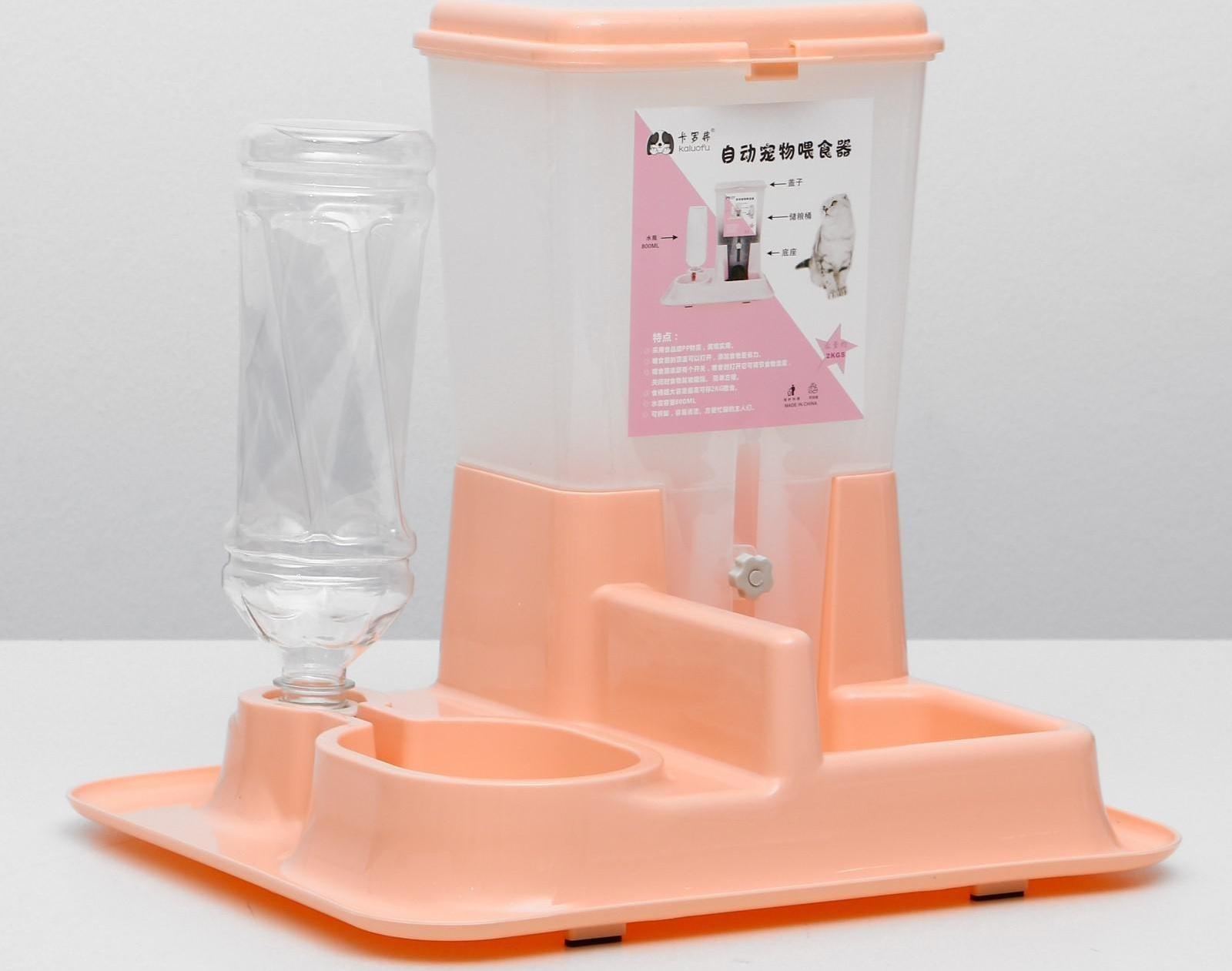 Комплекс: контейнер для корма 38х22х34 см (1,5 кг), съемная миска и поилка, персиковый