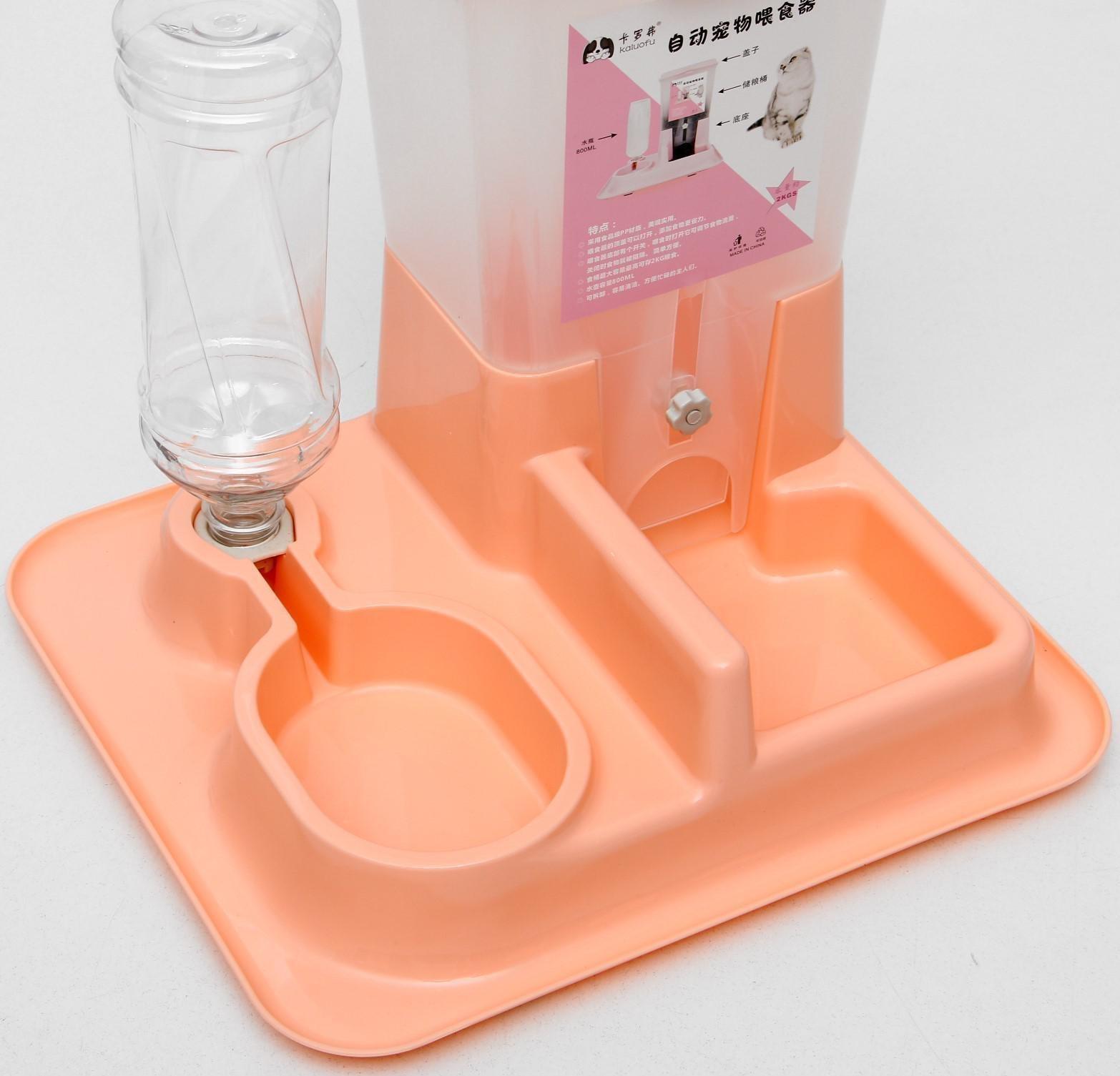 Комплекс: контейнер для корма 38х22х34 см (1,5 кг), съемная миска и поилка, персиковый