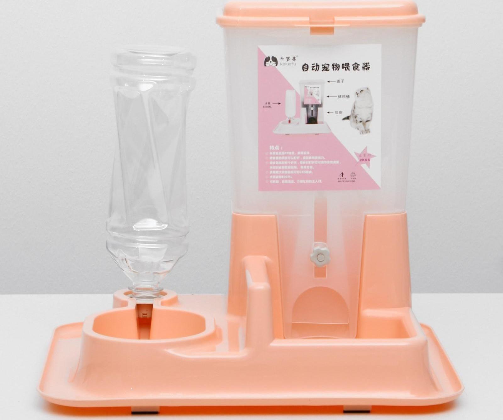 Комплекс: контейнер для корма 38х22х34 см (1,5 кг), съемная миска и поилка, персиковый