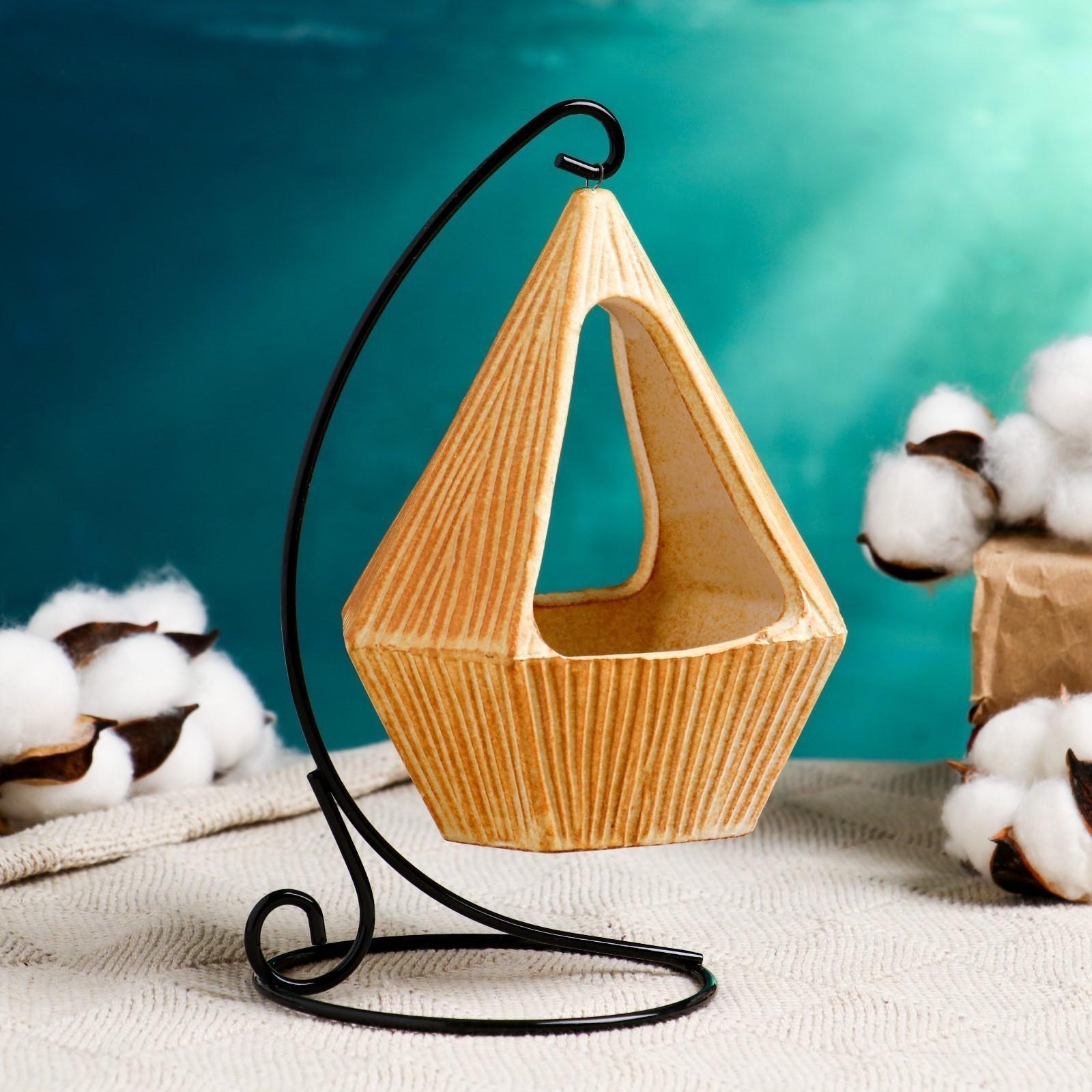 Горшок на подставке 