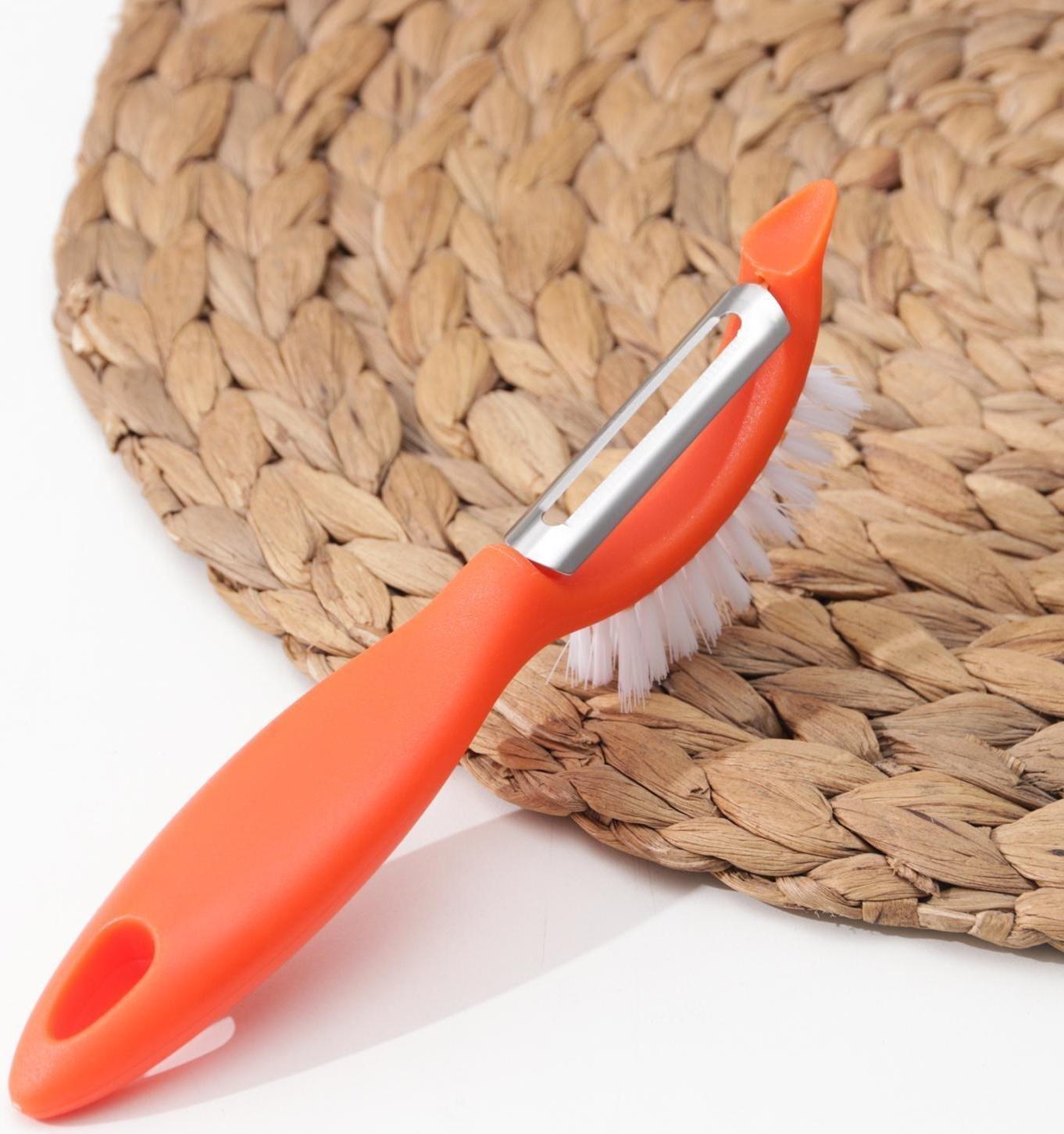 Овощечистка «Сарбо», 18,5×5 см, с щеткой, цвет МИКС