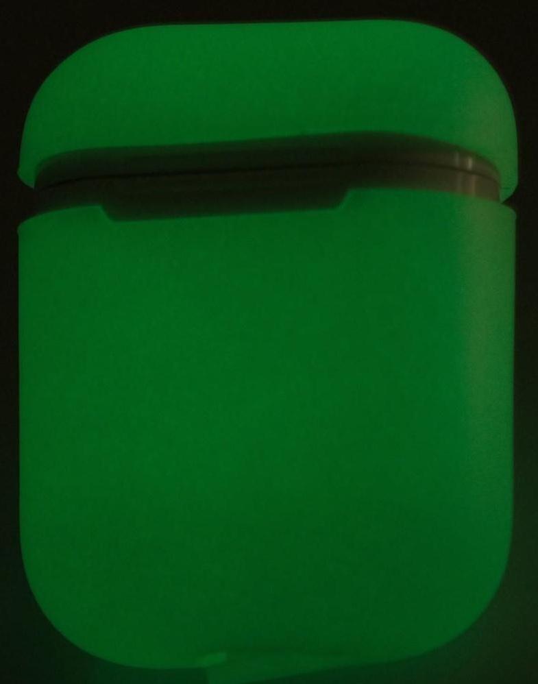 Чехол LuazON для футляра AirPods 1/2, мат. верха: силикон, 56х24х47 мм, люминесцентный белый