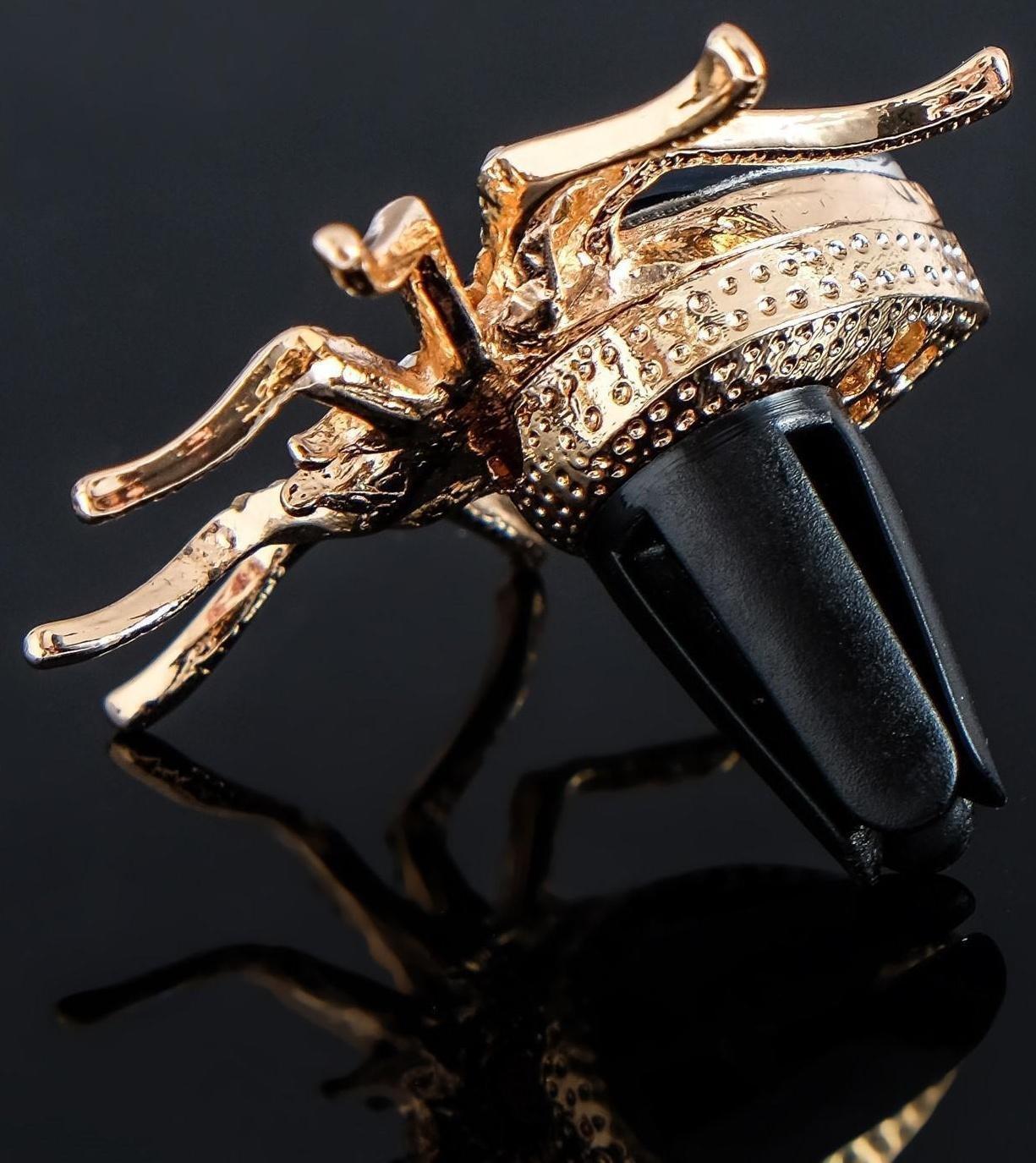 Украшение в дефлектор автомобиля 