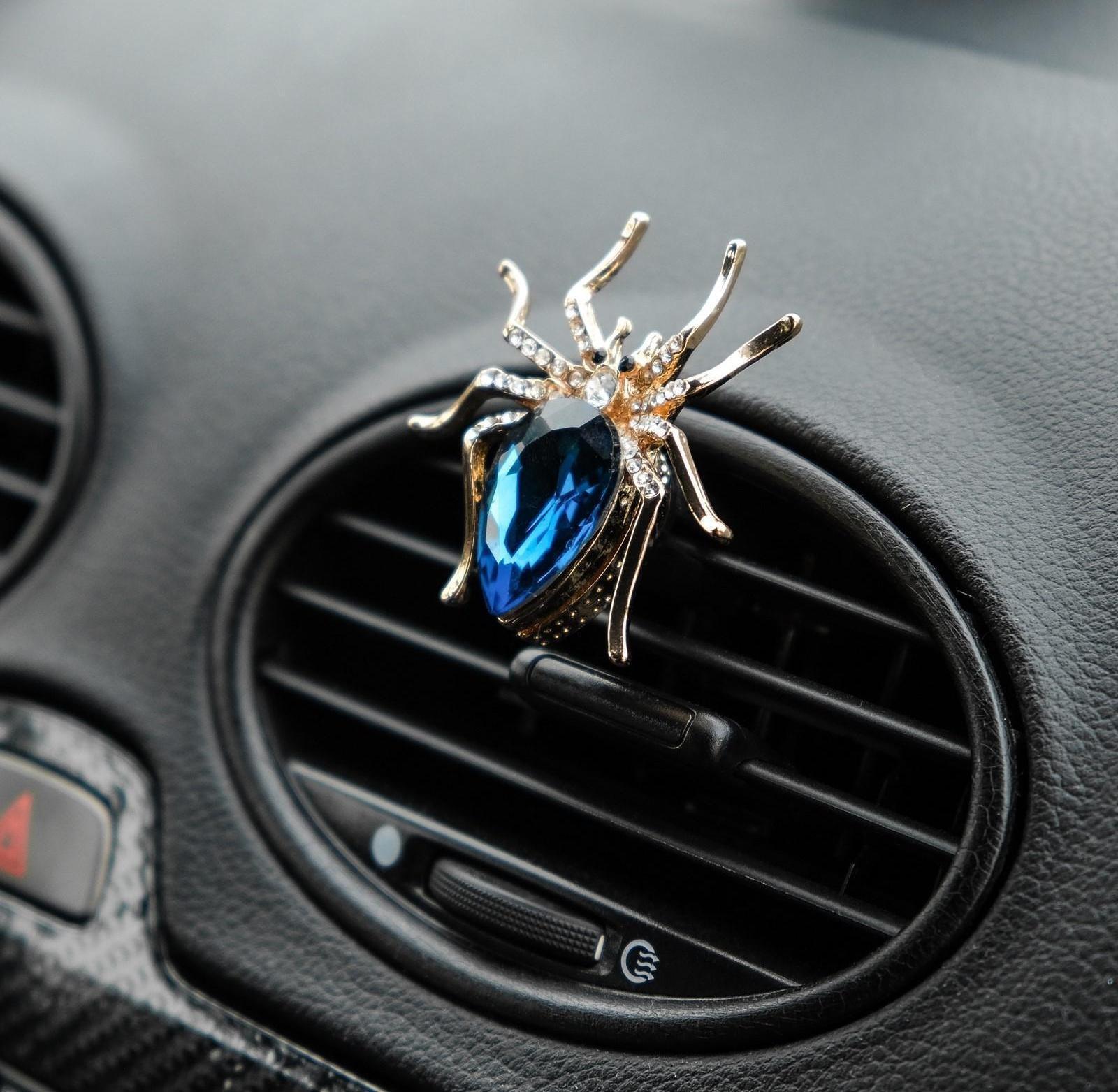 Украшение в дефлектор автомобиля 