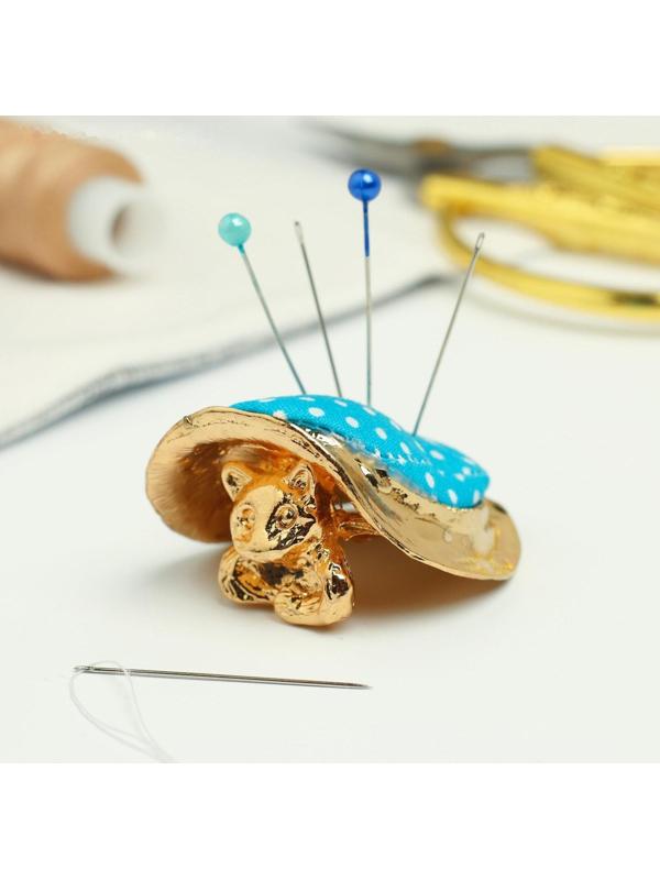 Игольница «Котёнок и шляпа», под зoлoто