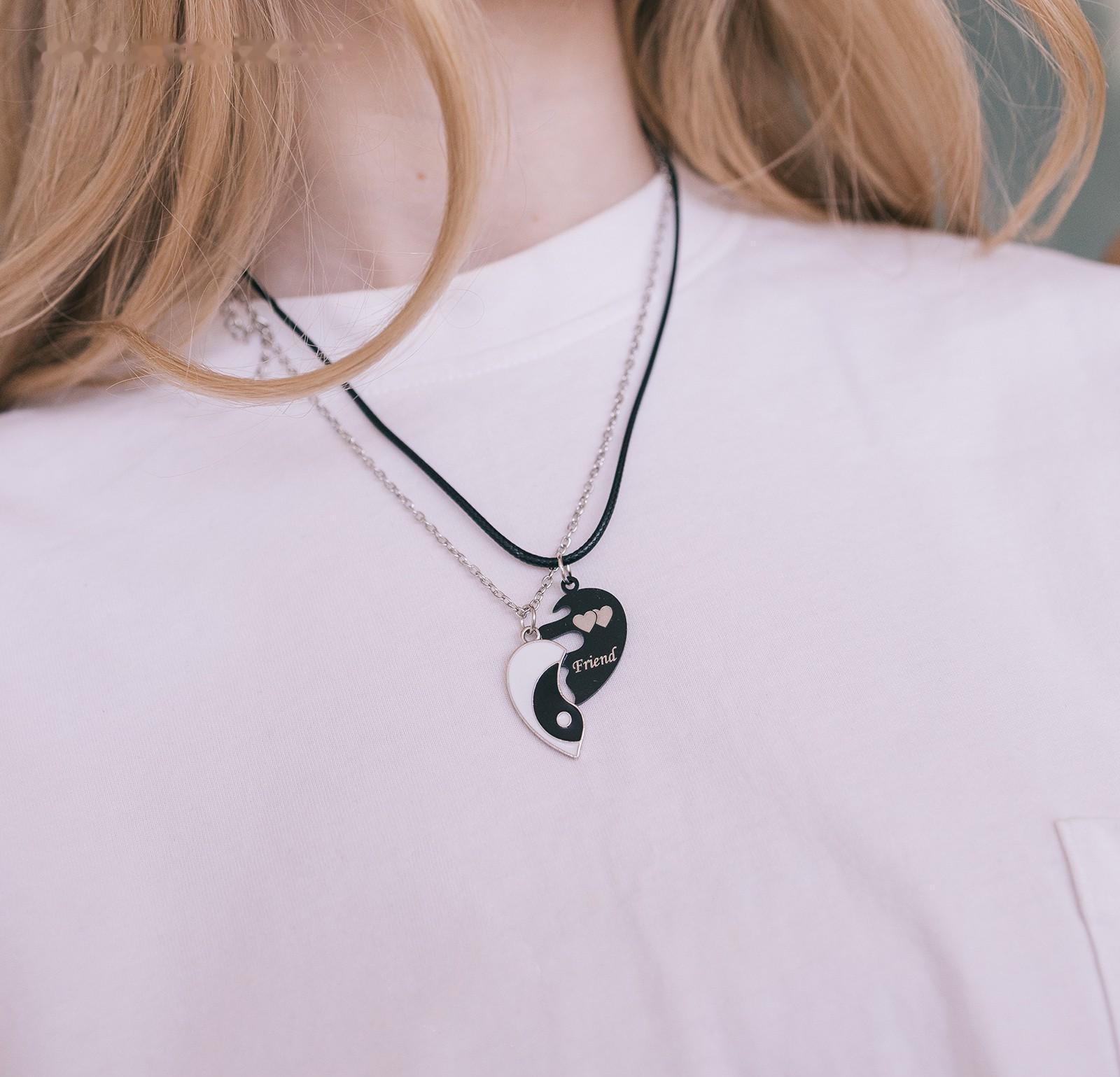 Кулоны на шнурке 