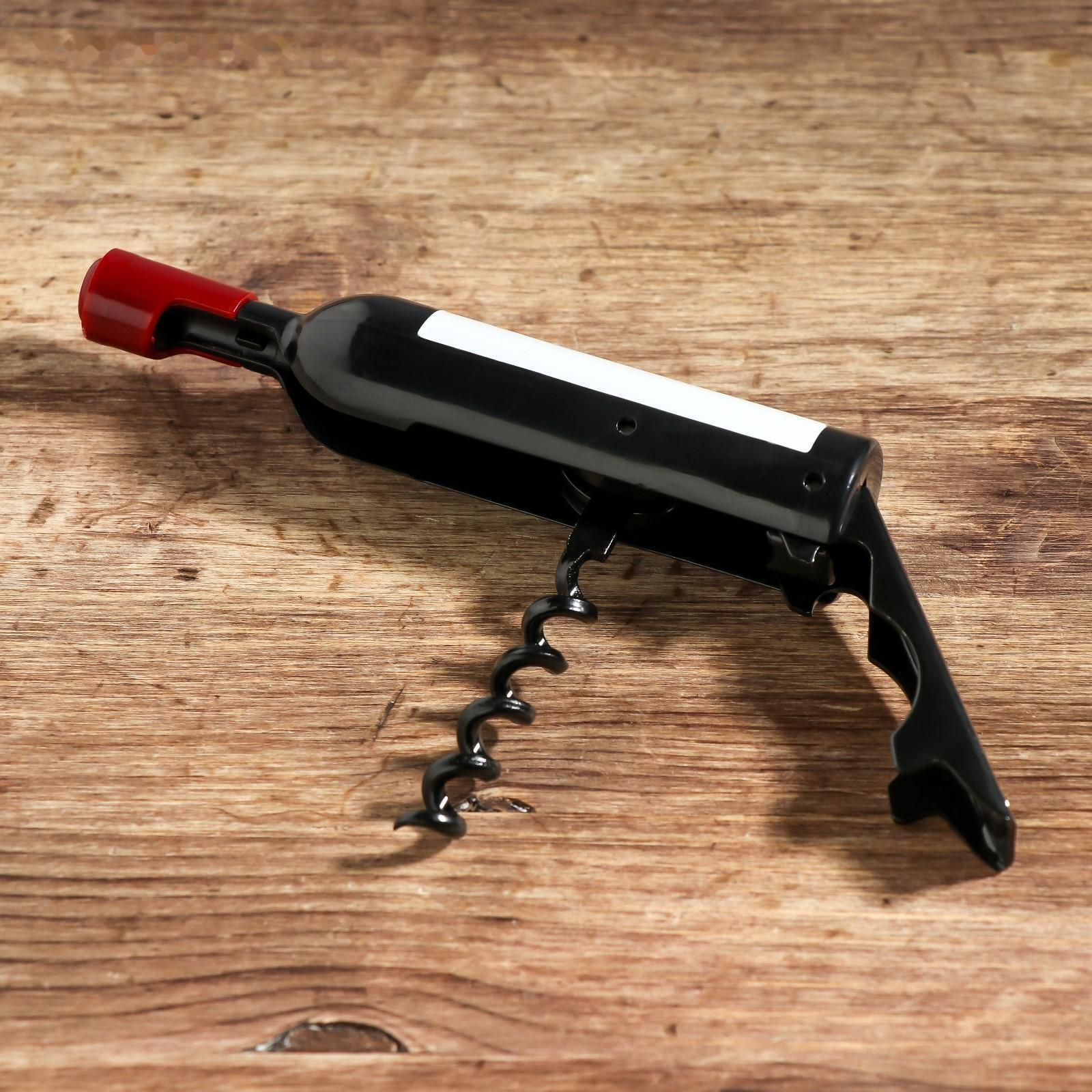 Штопор-бутылка и пробка на подложке 