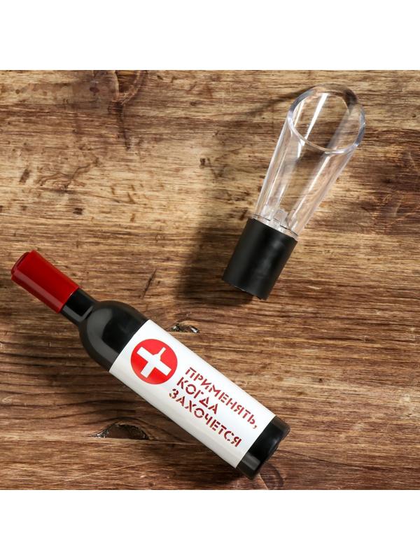 Штопор-бутылка и пробка на подложке 