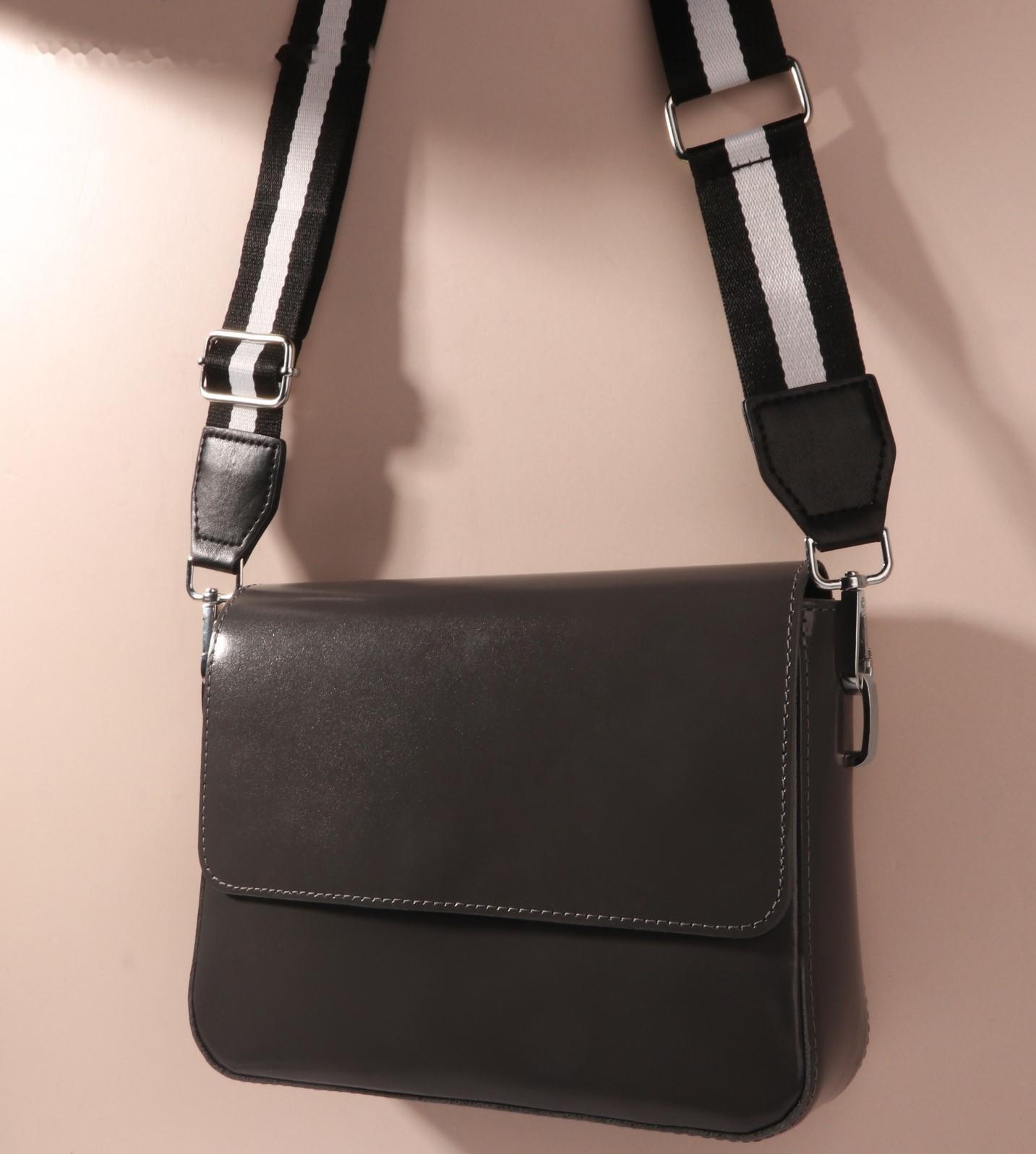 Ручка для сумки, стропа с кожаной вставкой, 140 × 3,8 см, цвет чёрный/белый