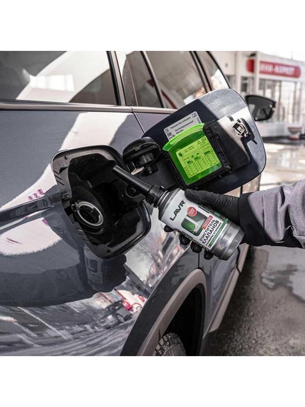 Очиститель клапанов и камеры сгорания LAVR присадка в бензин, 310 мл Ln2134