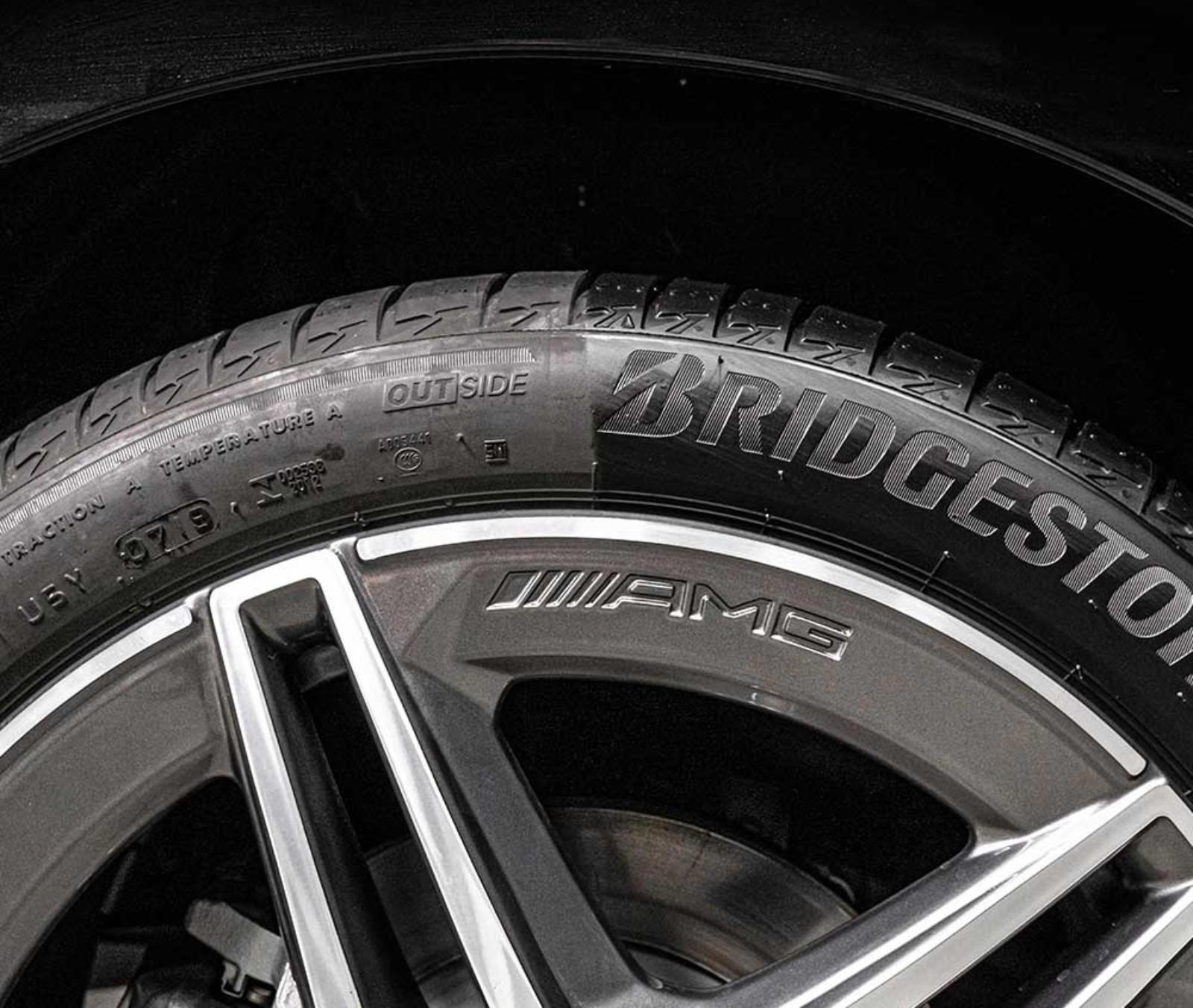 Чернитель-очиститель шин LAVR Tire shine 650 мл, аэрозоль, Ln1427