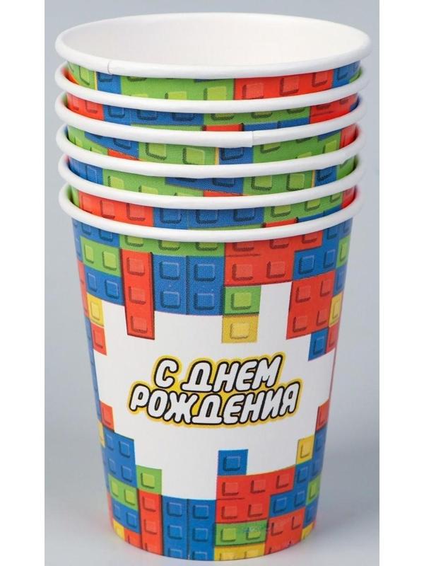 Набор бумажной посуды «С днём рождения», кубики, 6 тарелок, 6 стаканов, 6 колпаков, 1 гирлянда