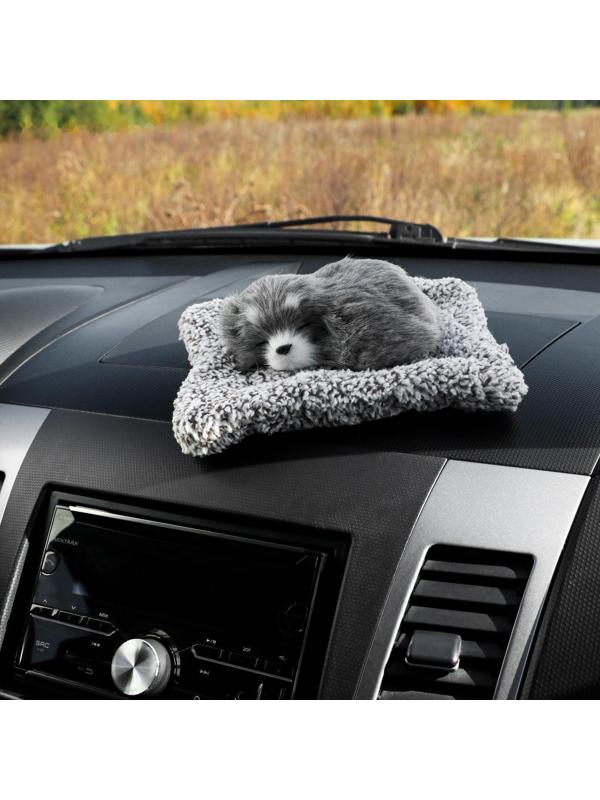 Игрушка на панель авто, собака на подушке, серый окрас
