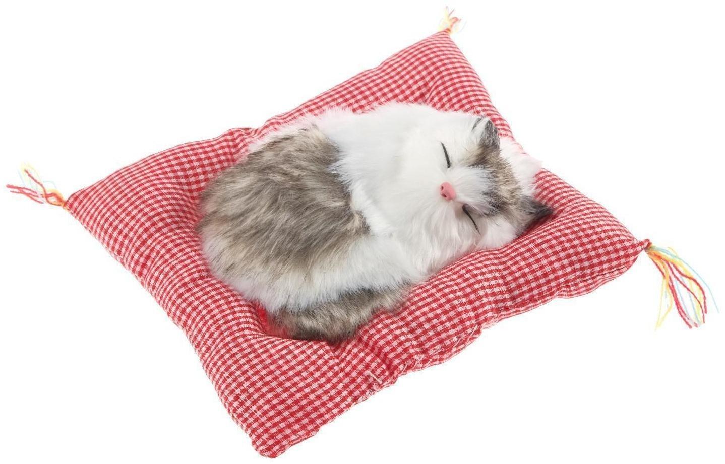 Игрушка на панель авто, кошка на подушке, бело-серый окрас