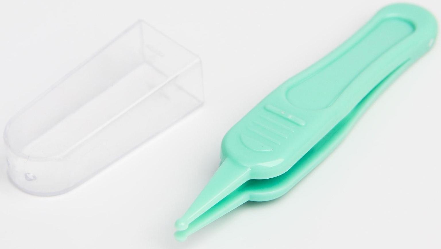 Пинцет для чистки носа, детский, с колпачком, цвет зеленый