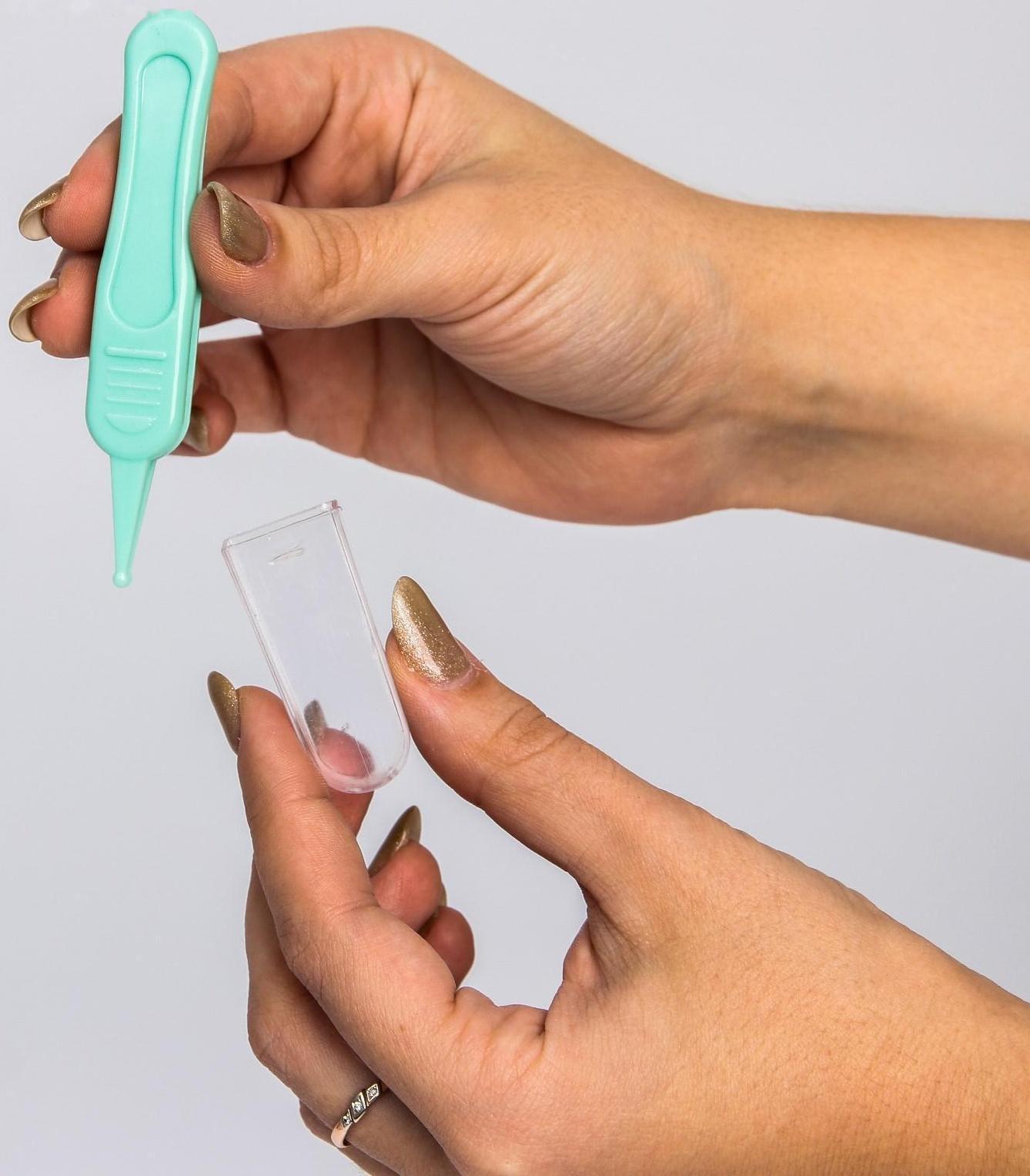 Пинцет для чистки носа, детский, с колпачком, цвет зеленый