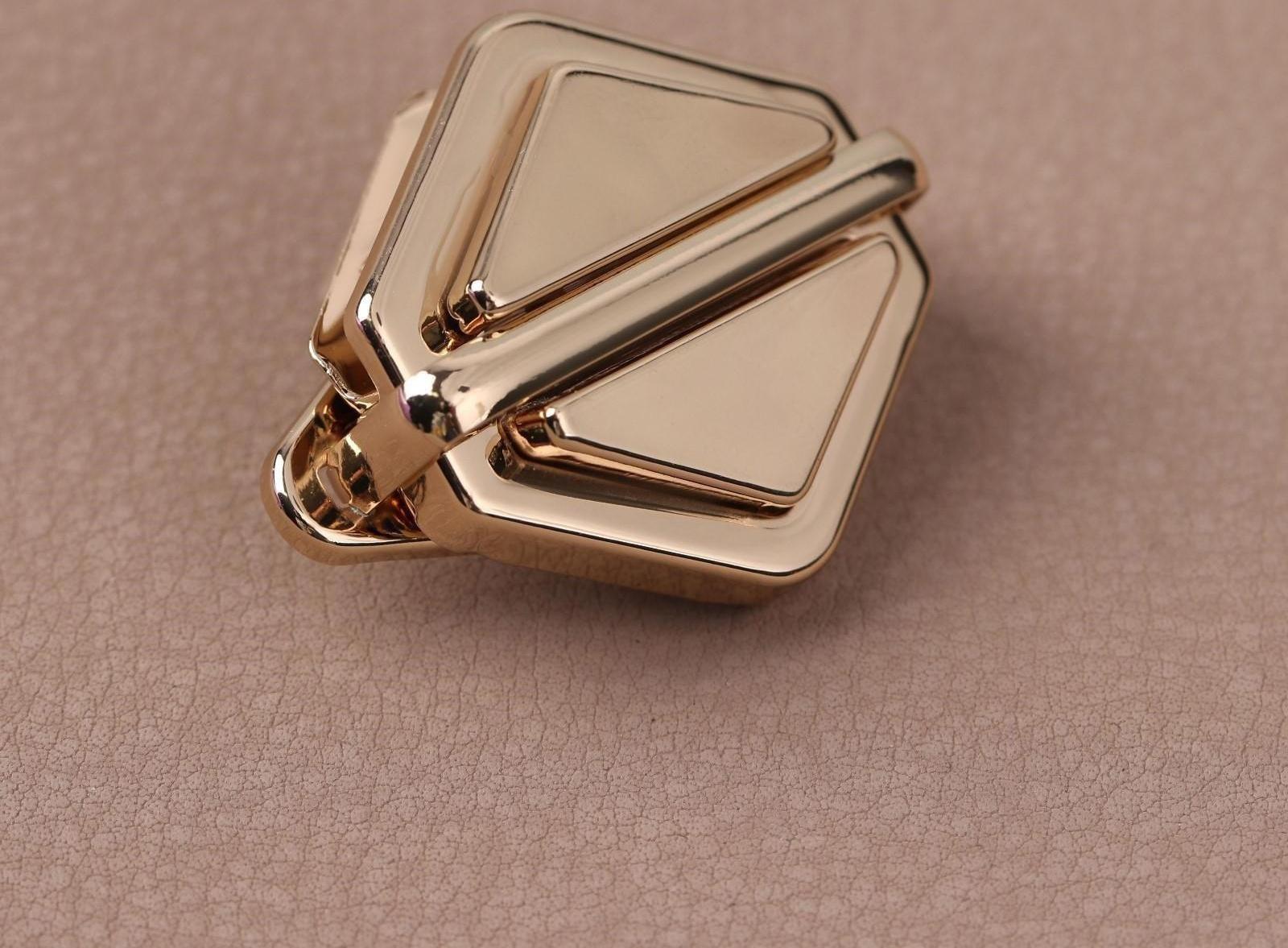 Застёжка для сумки, 3,1 × 3,1 см, цвет золотой