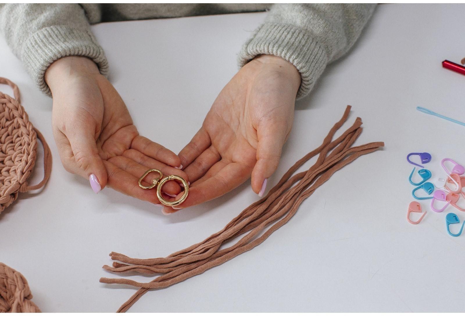 Кольцо-карабин, 43 × 27 мм, толщина - 4,5 мм, с креплением 19,5 × 3 мм, 5 шт, цвет золотой