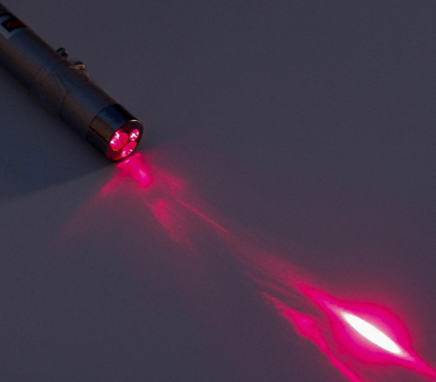 Лазерная указка, с карабином, дальность 1 км, 3 LR 44, 7.3 х 1.2 см, микс