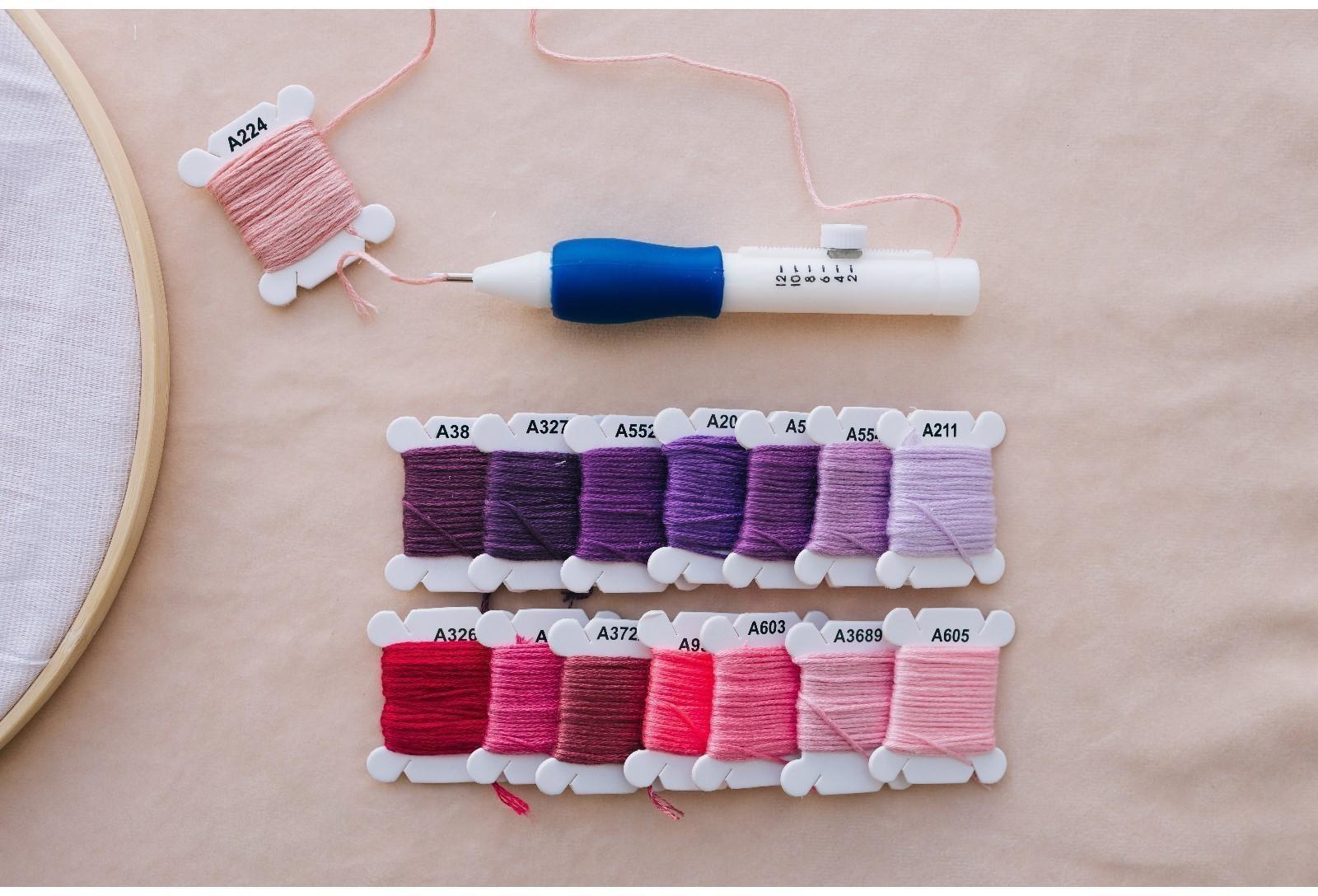 Игла для вышивания, для ковровой техники, d = 1,3/1,6/2,2 мм, с нитевдевателем, цвет белый/синий