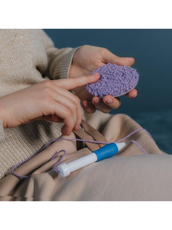 Игла для вышивания, для ковровой техники, d = 1,3/1,6/2,2 мм, с нитевдевателем, цвет белый/синий