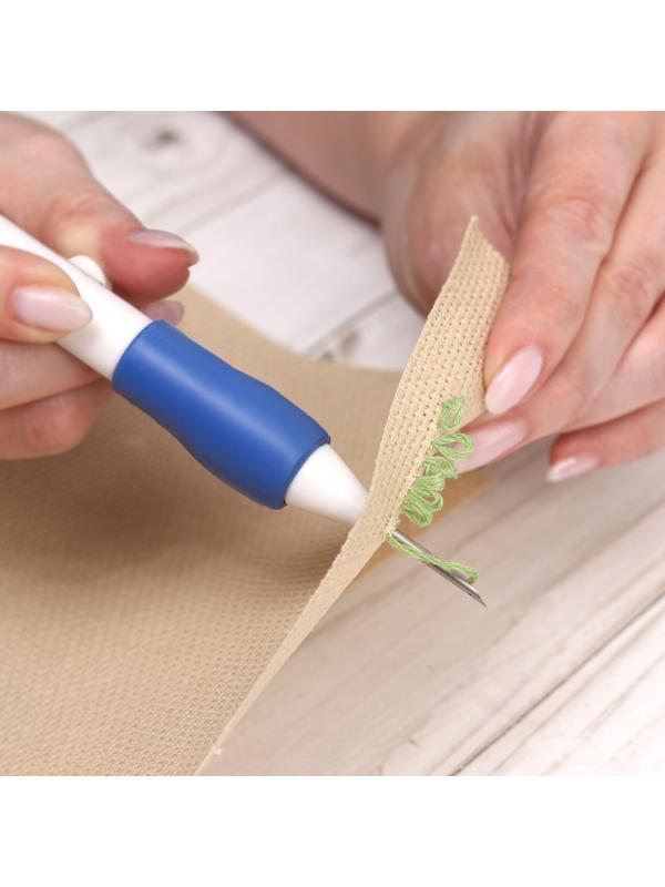 Игла для вышивания, для ковровой техники, d = 1,3/1,6/2,2 мм, с нитевдевателем, цвет белый/синий