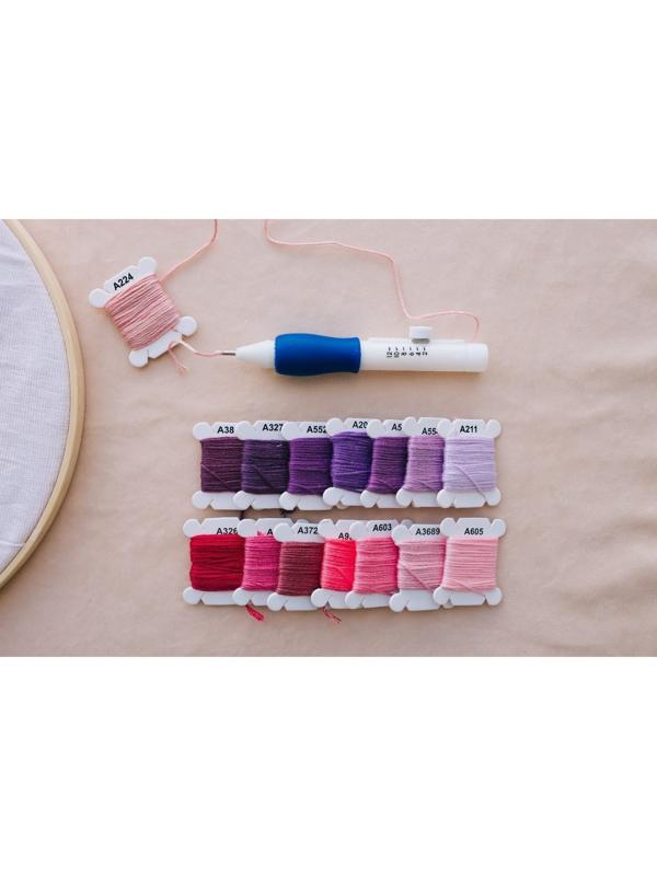 Игла для вышивания, для ковровой техники, d = 1,3/1,6/2,2 мм, с нитевдевателем, цвет белый/синий