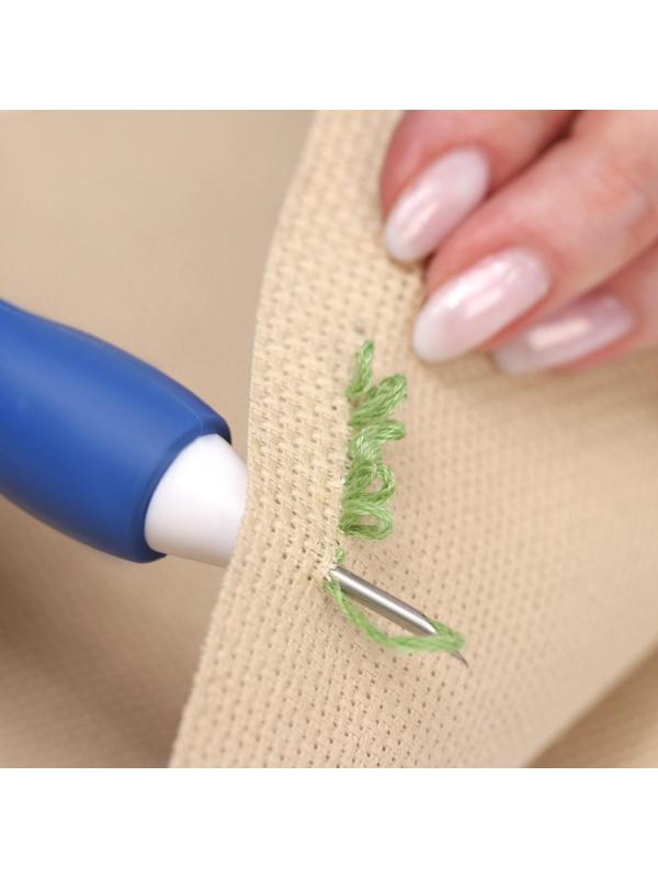 Игла для вышивания, для ковровой техники, d = 1,3/1,6/2,2 мм, с нитевдевателем, цвет белый/синий