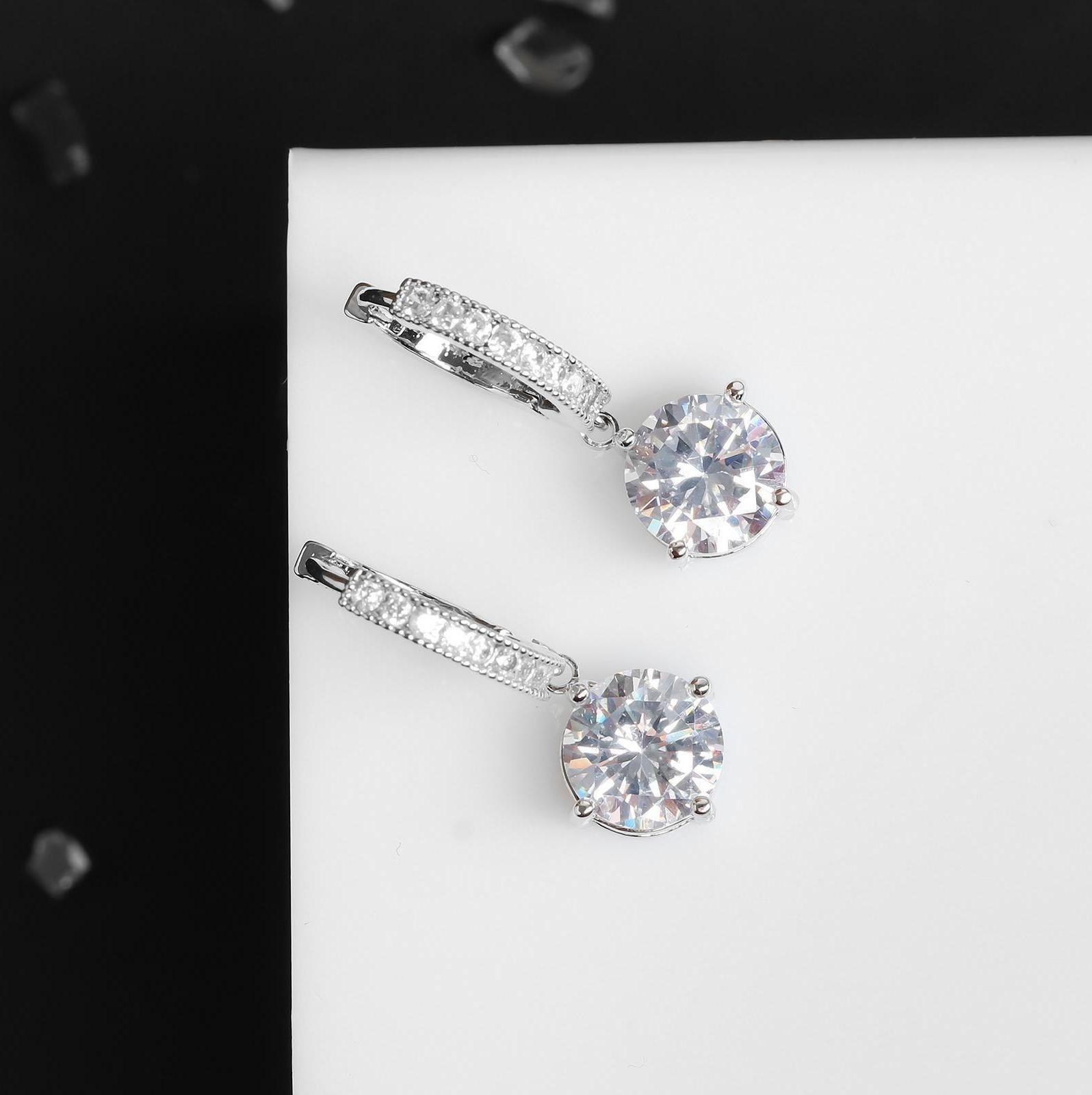 Серьги со стразами 