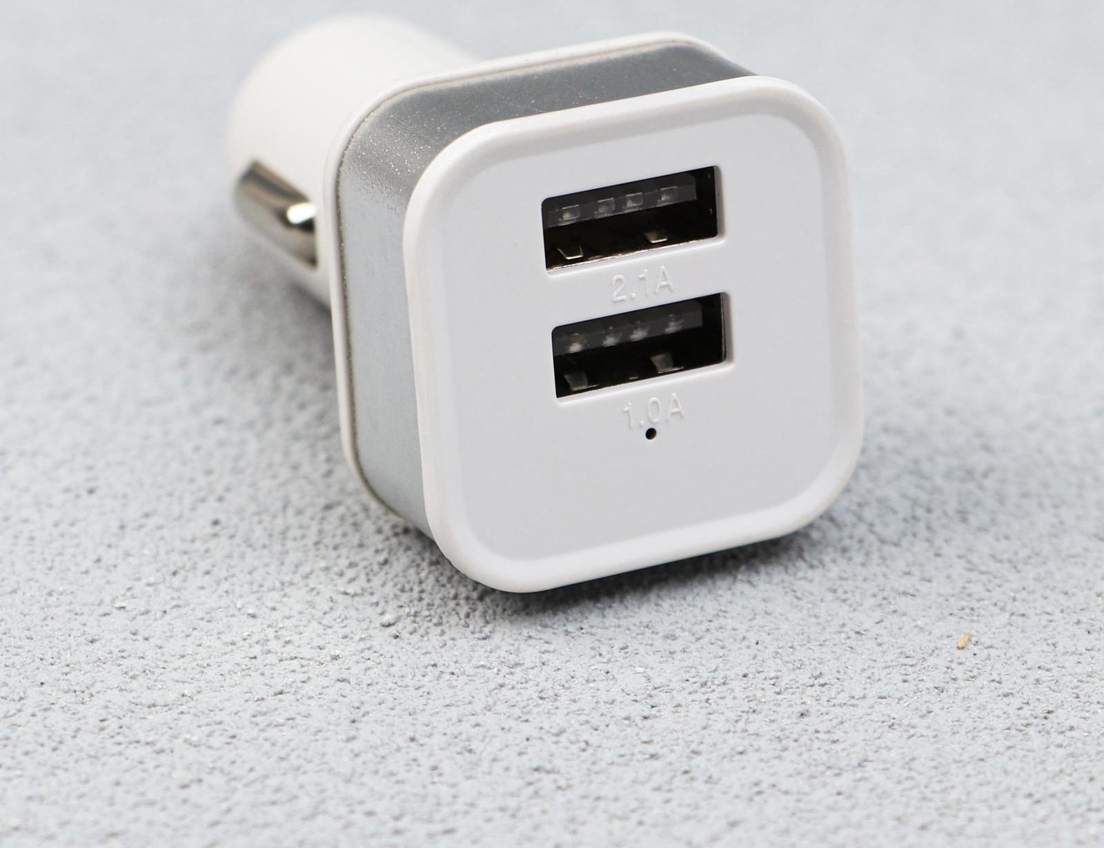 Набор аксессуаров для автомобиля «Best Driver» 3 в 1 (магнитный держатель, USB-адаптер, кабель для зарядки)