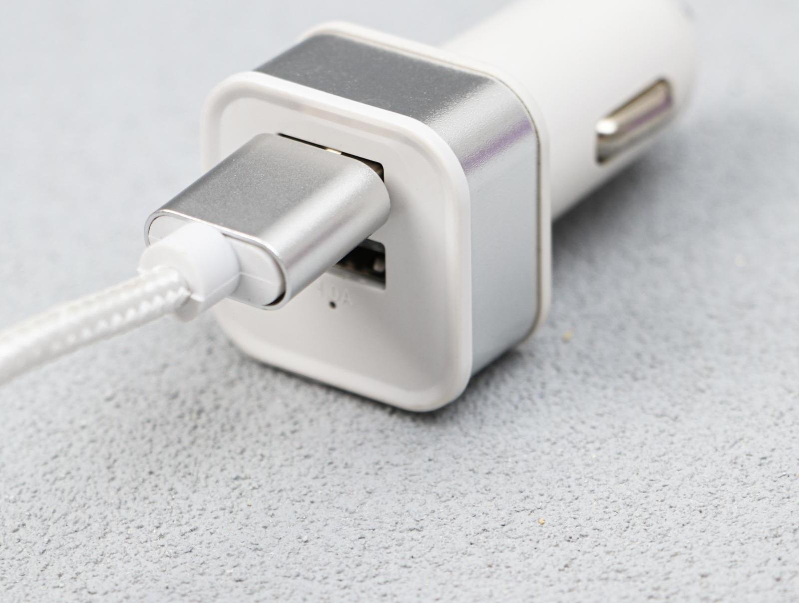 Набор аксессуаров для автомобиля «Best Driver» 3 в 1 (магнитный держатель, USB-адаптер, кабель для зарядки)