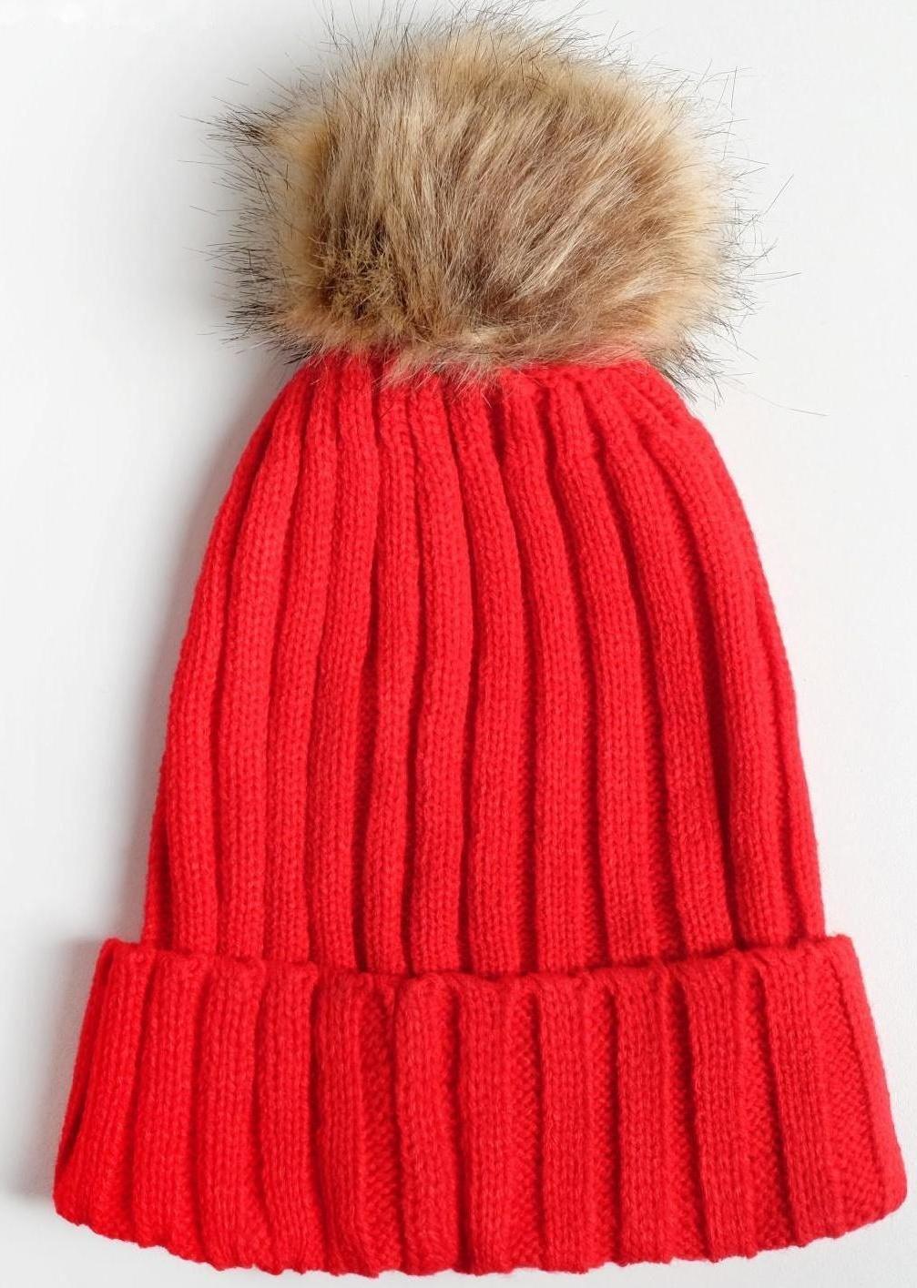 Женская шапка с помпоном 