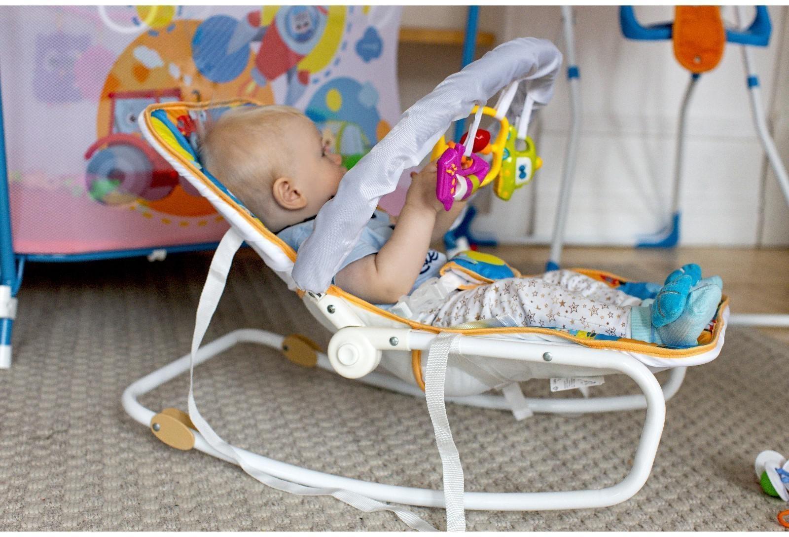 Шезлонг - качалка для новорождённых «Транспорт», игровая дуга, игрушки МИКС