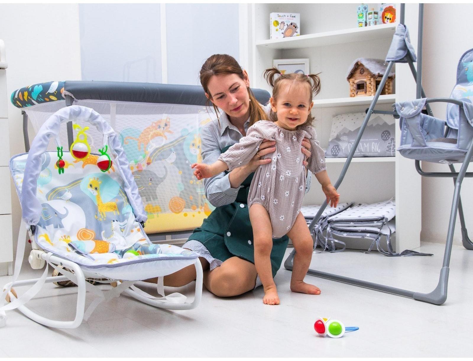 Шезлонг - качалка для новорождённых «Веселые зверята», игровая дуга, игрушки МИКС