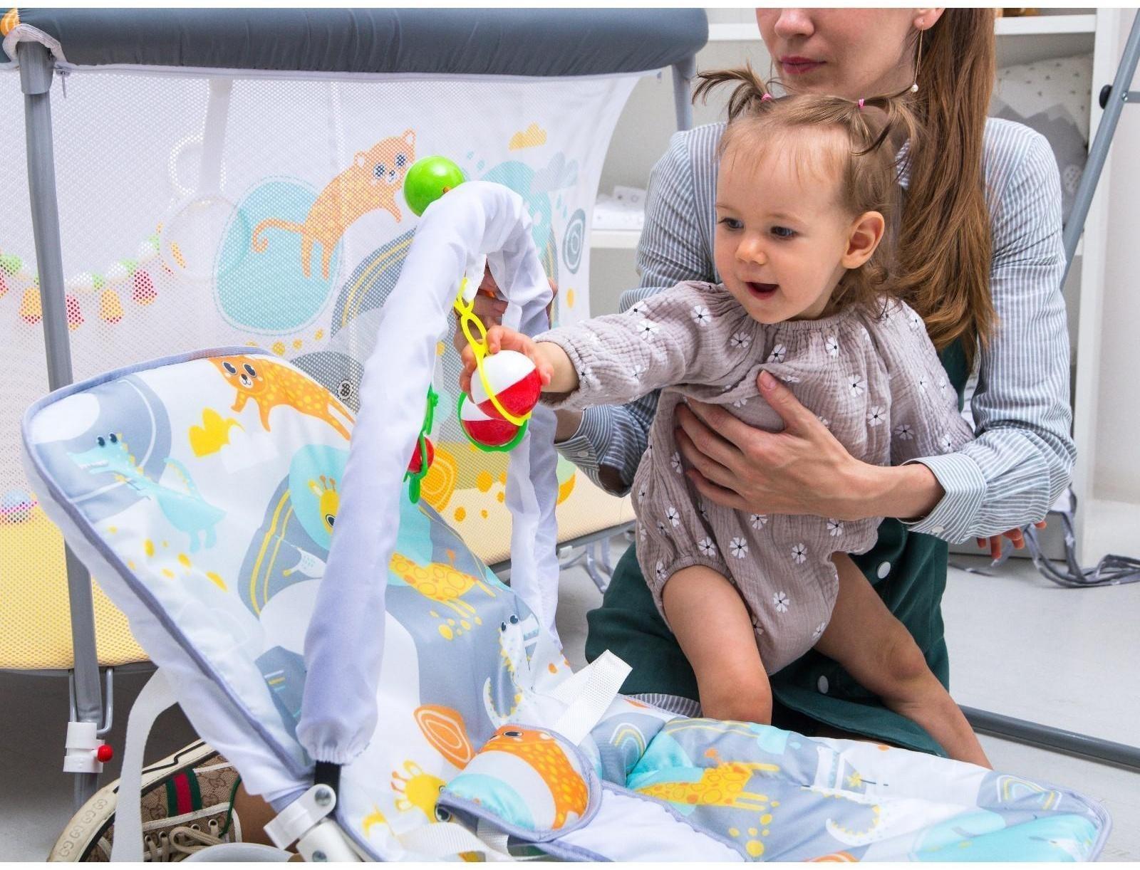 Шезлонг - качалка для новорождённых «Веселые зверята», игровая дуга, игрушки МИКС