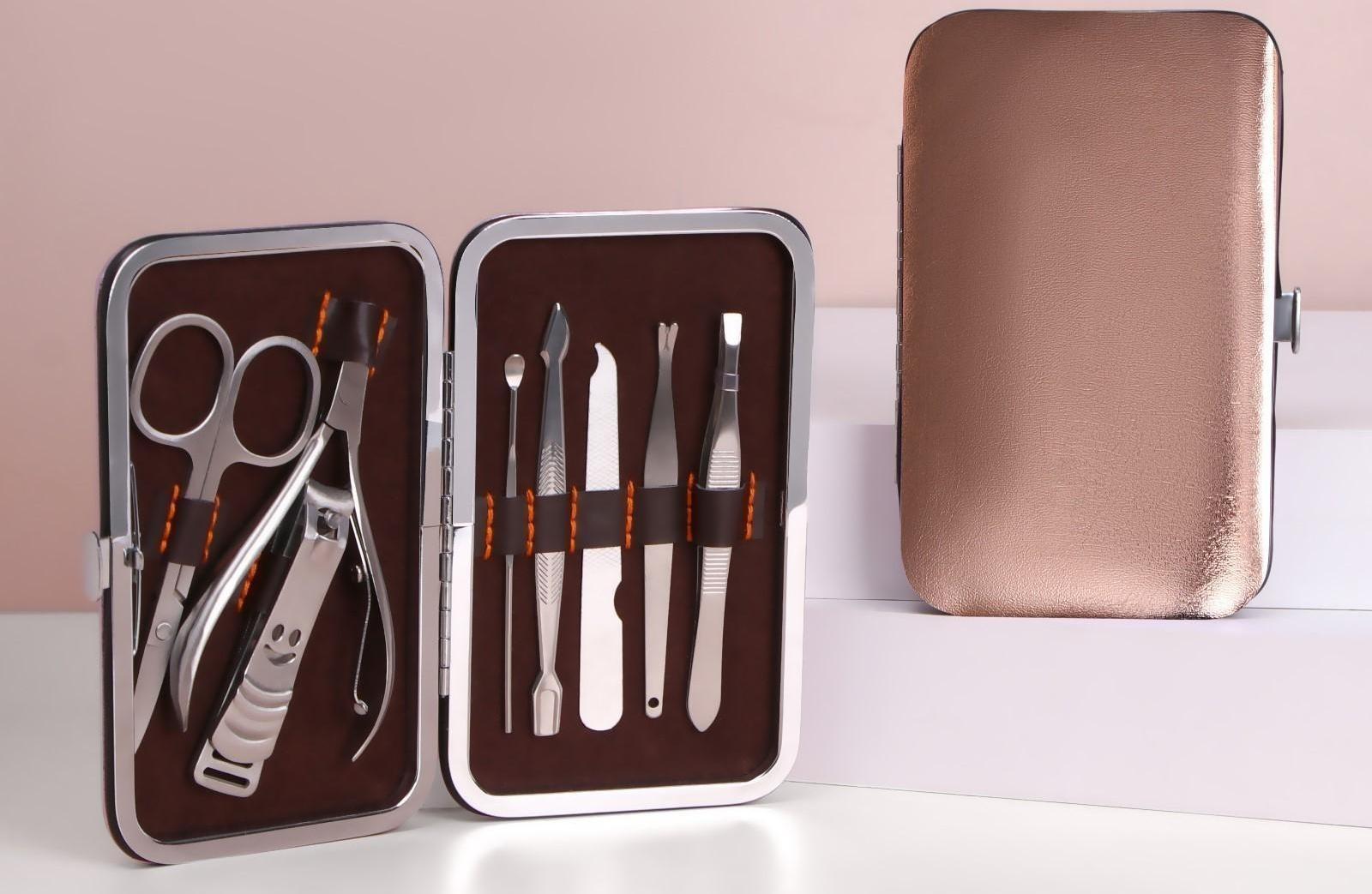 Набор маникюрный «Metallic», 8 предметов, в футляре, цвет бронзовый