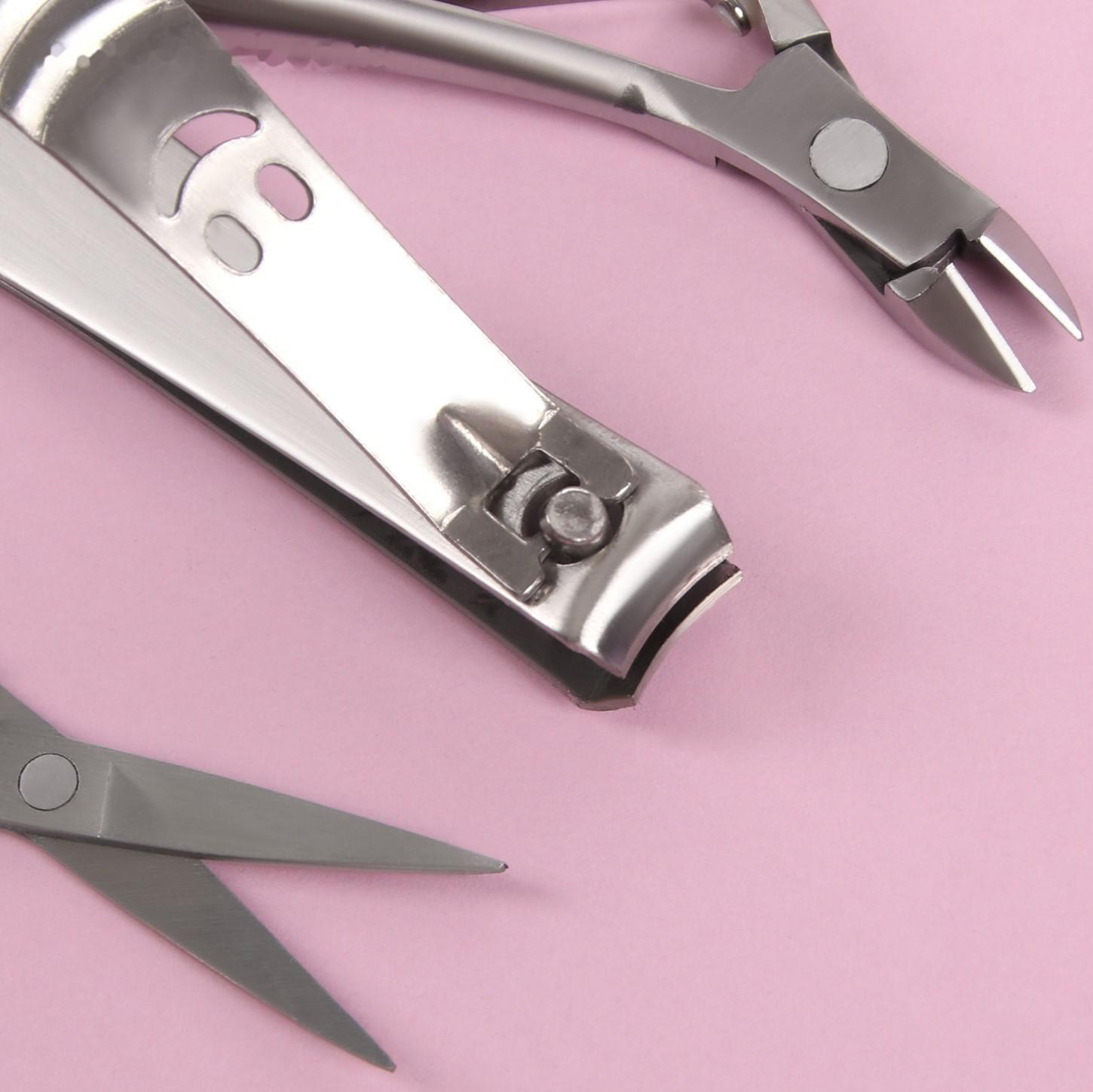 Набор маникюрный «Рептилия», 8 предметов, в футляре, цвет красный