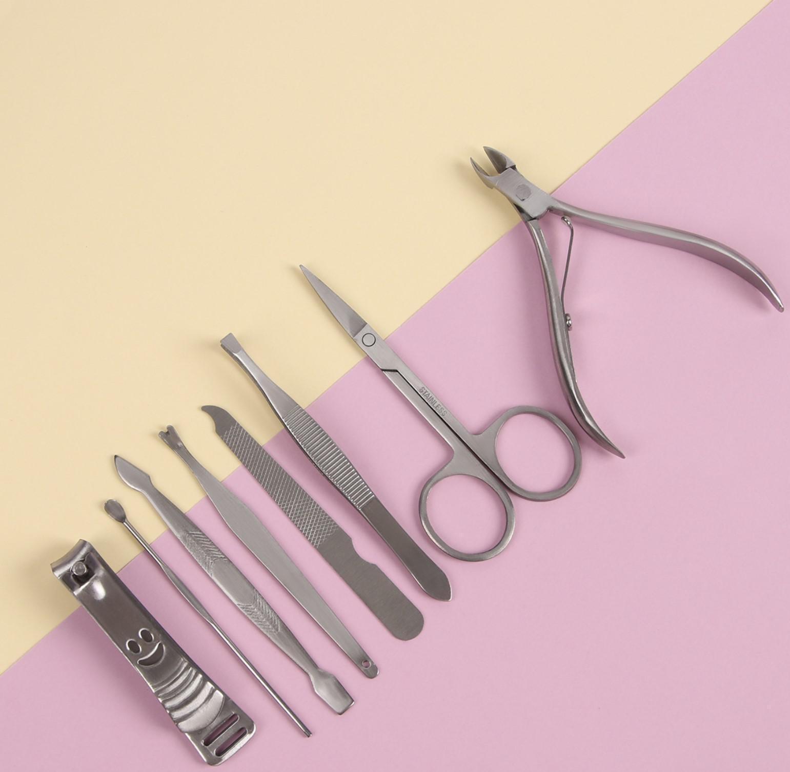 Набор маникюрный «Рептилия», 8 предметов, в футляре, цвет красный