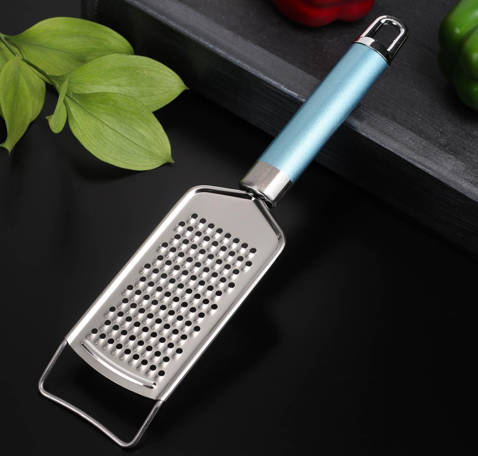 Тёрка с ручкой мелкая Доляна Lagoona, 30 см, нержавеющая сталь, цвет голубой металлик