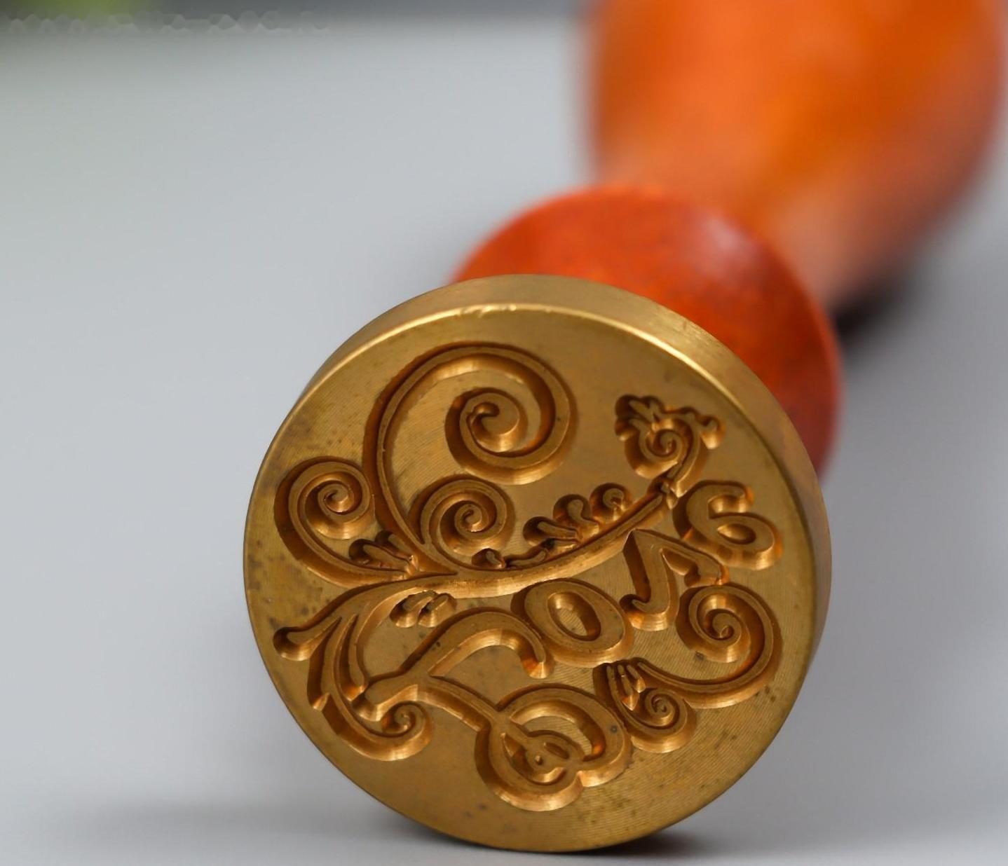 Печать для сургуча с деревянной ручкой 