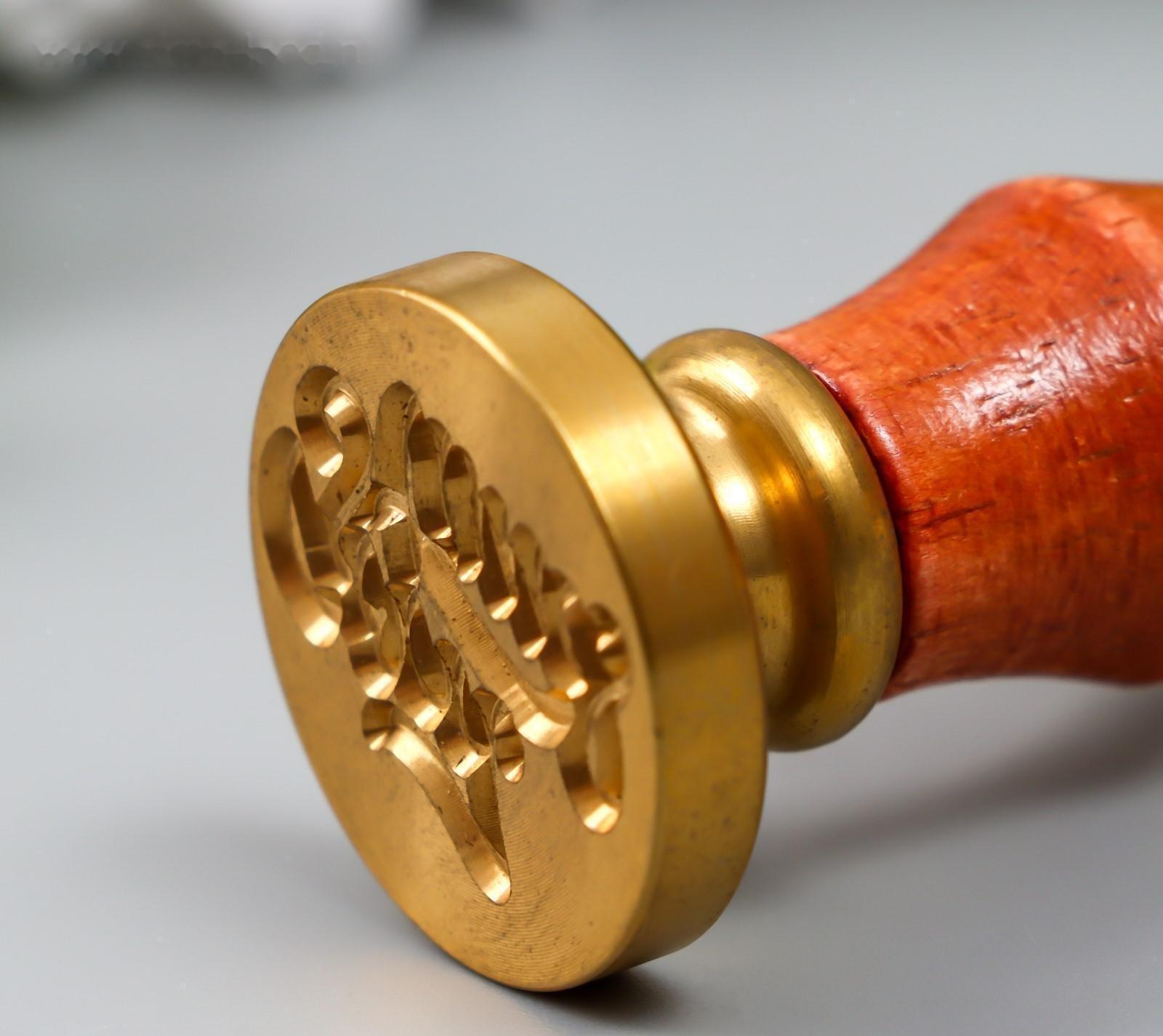 Печать для сургуча с деревянной ручкой 