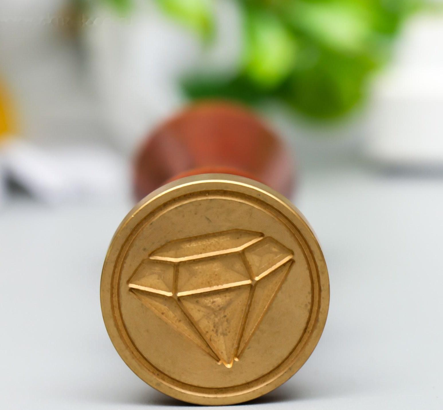 Печать для сургуча с деревянной ручкой 