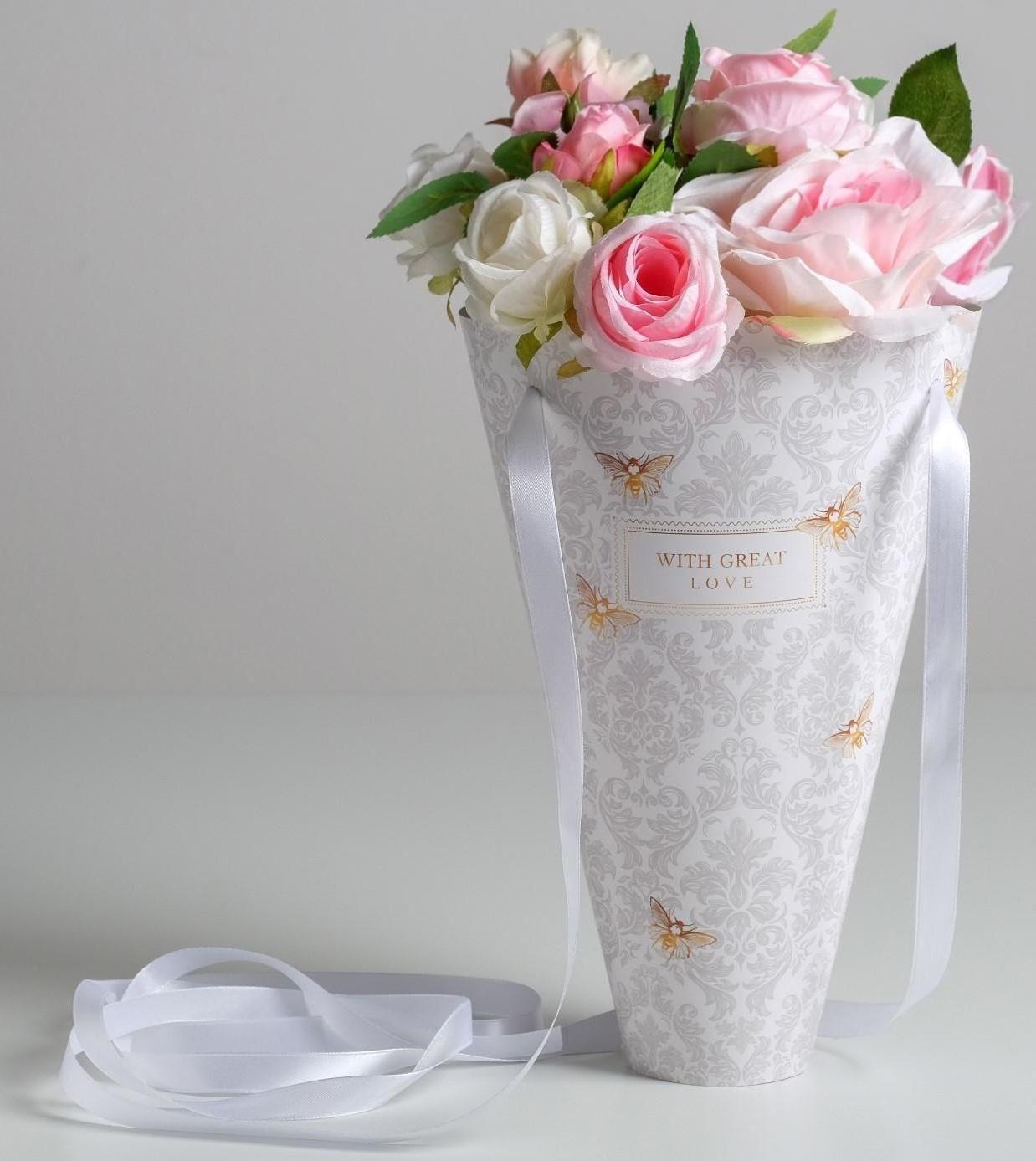 Конверт‒конус для цветов With great love, 24 × 27 см